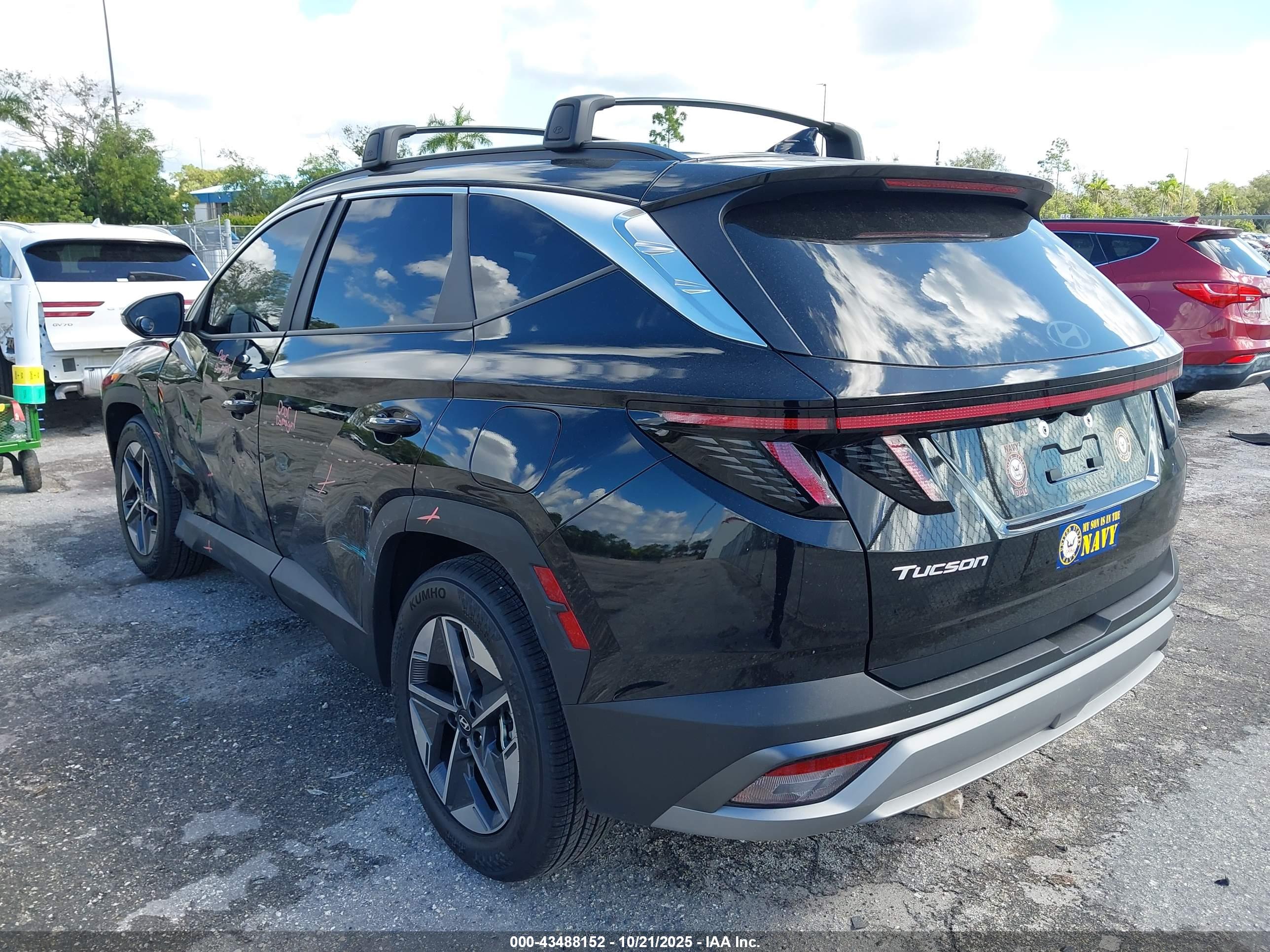 HYUNDAI TUCSON image 3