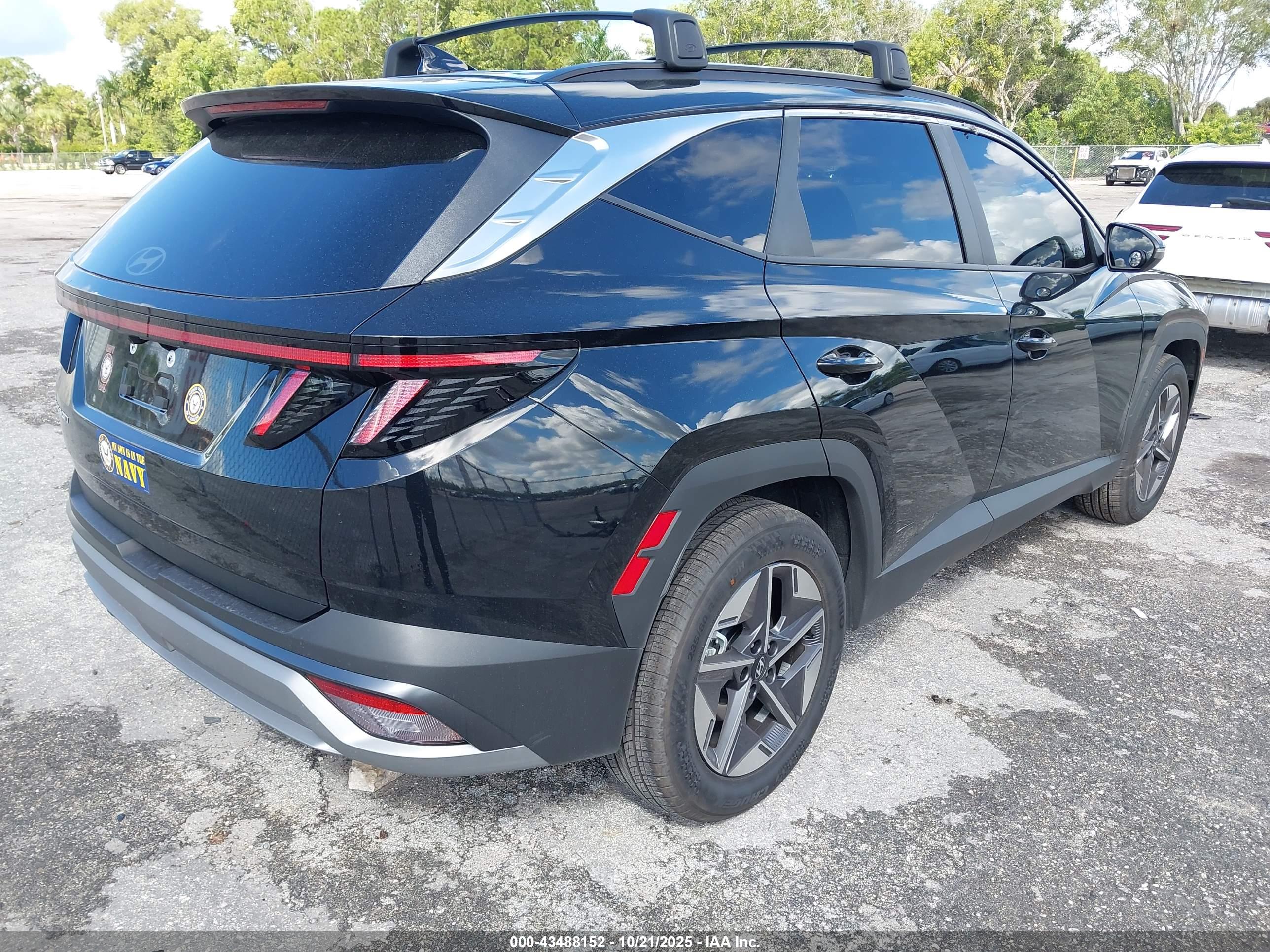 HYUNDAI TUCSON image 4