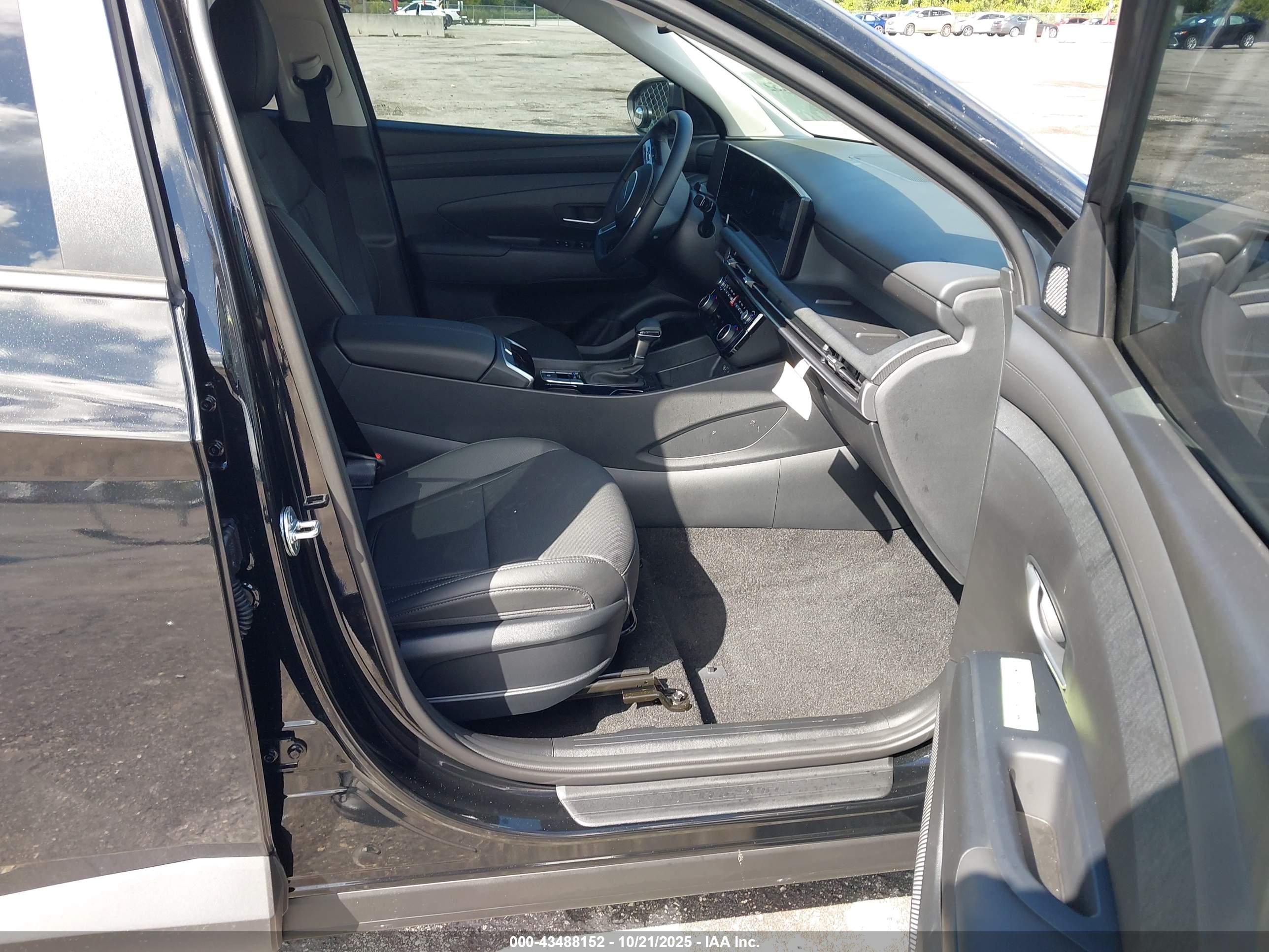 HYUNDAI TUCSON image 5