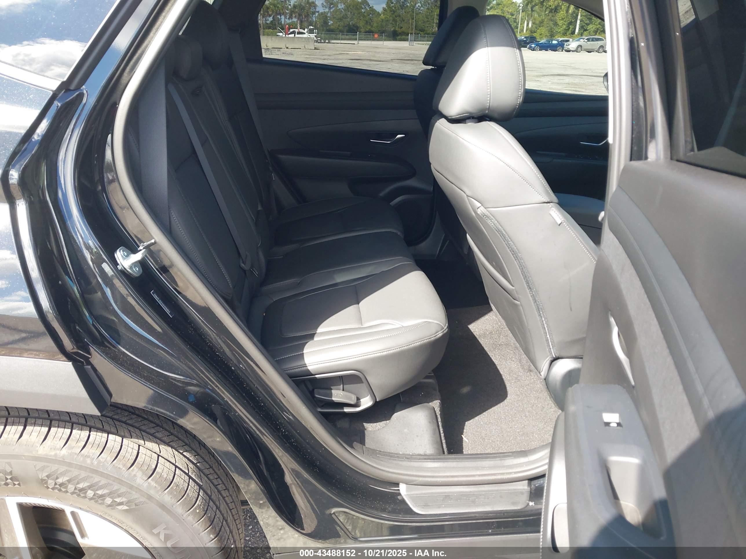 HYUNDAI TUCSON image 8