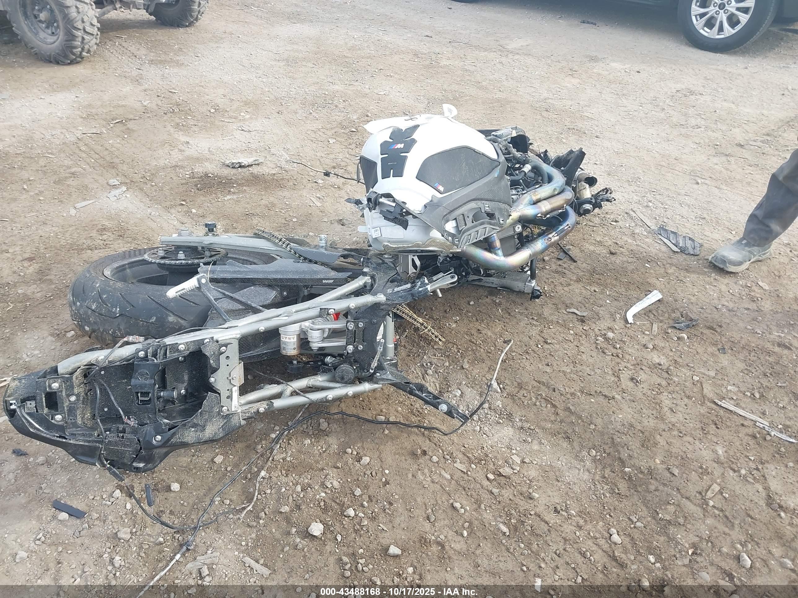 BMW S image 4
