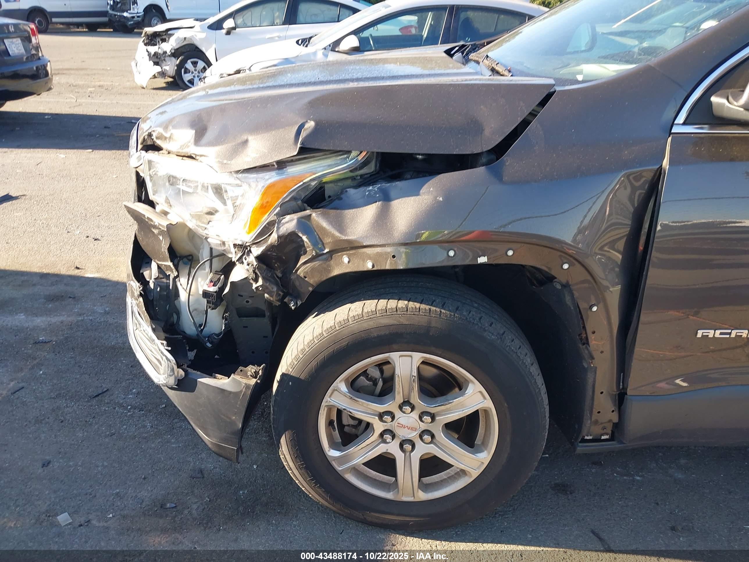 GMC ACADIA image 6