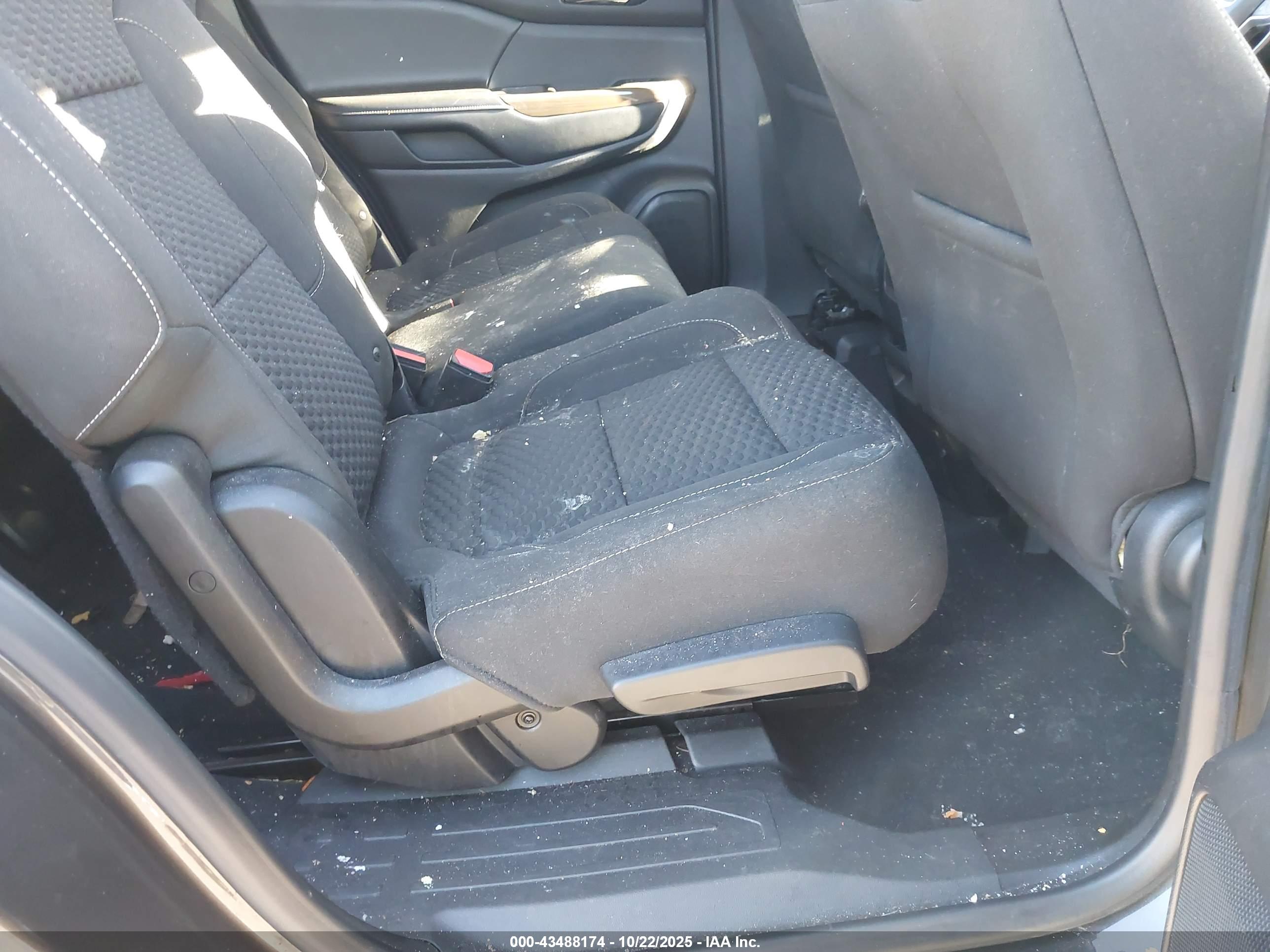 GMC ACADIA image 8