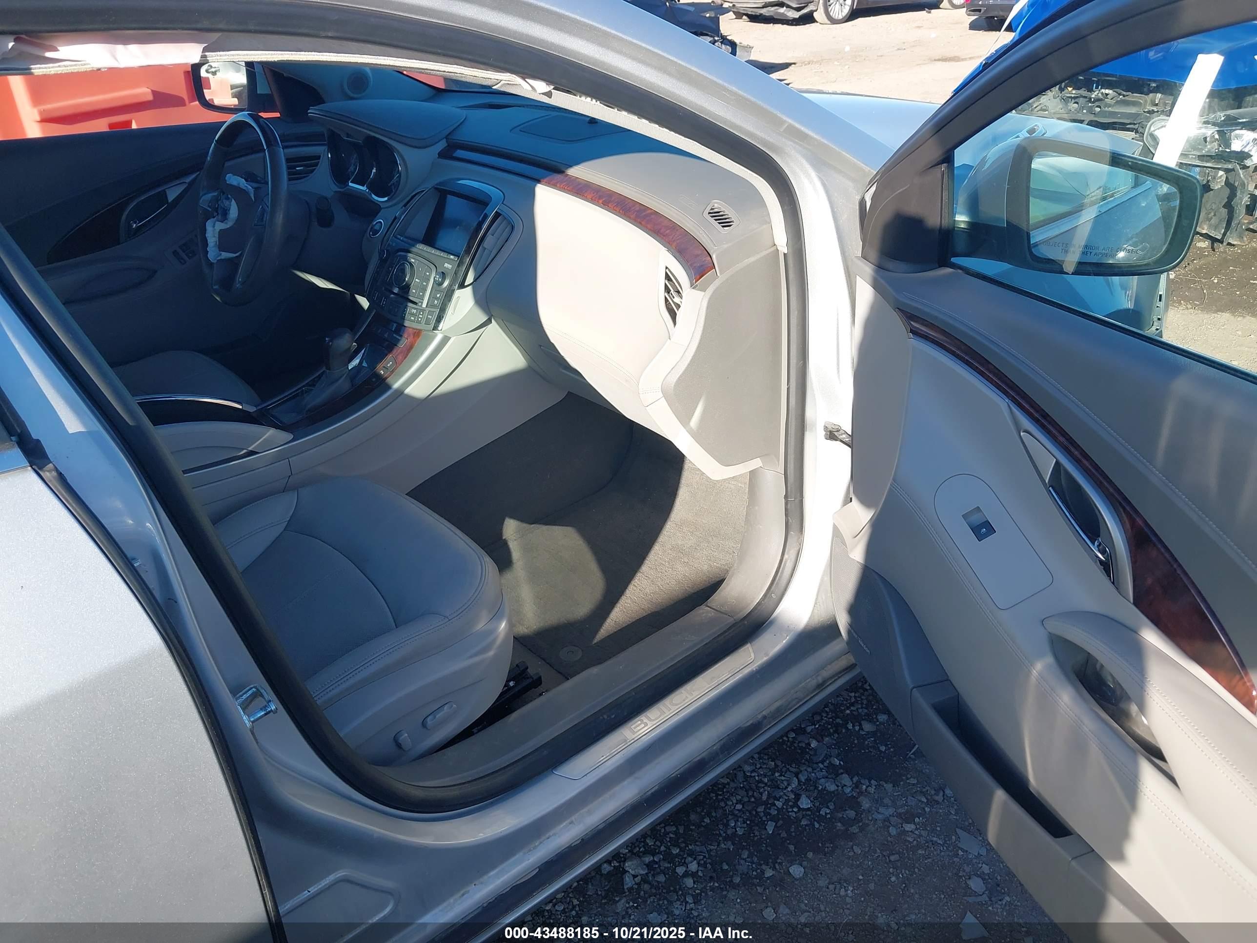 BUICK LACROSSE image 5