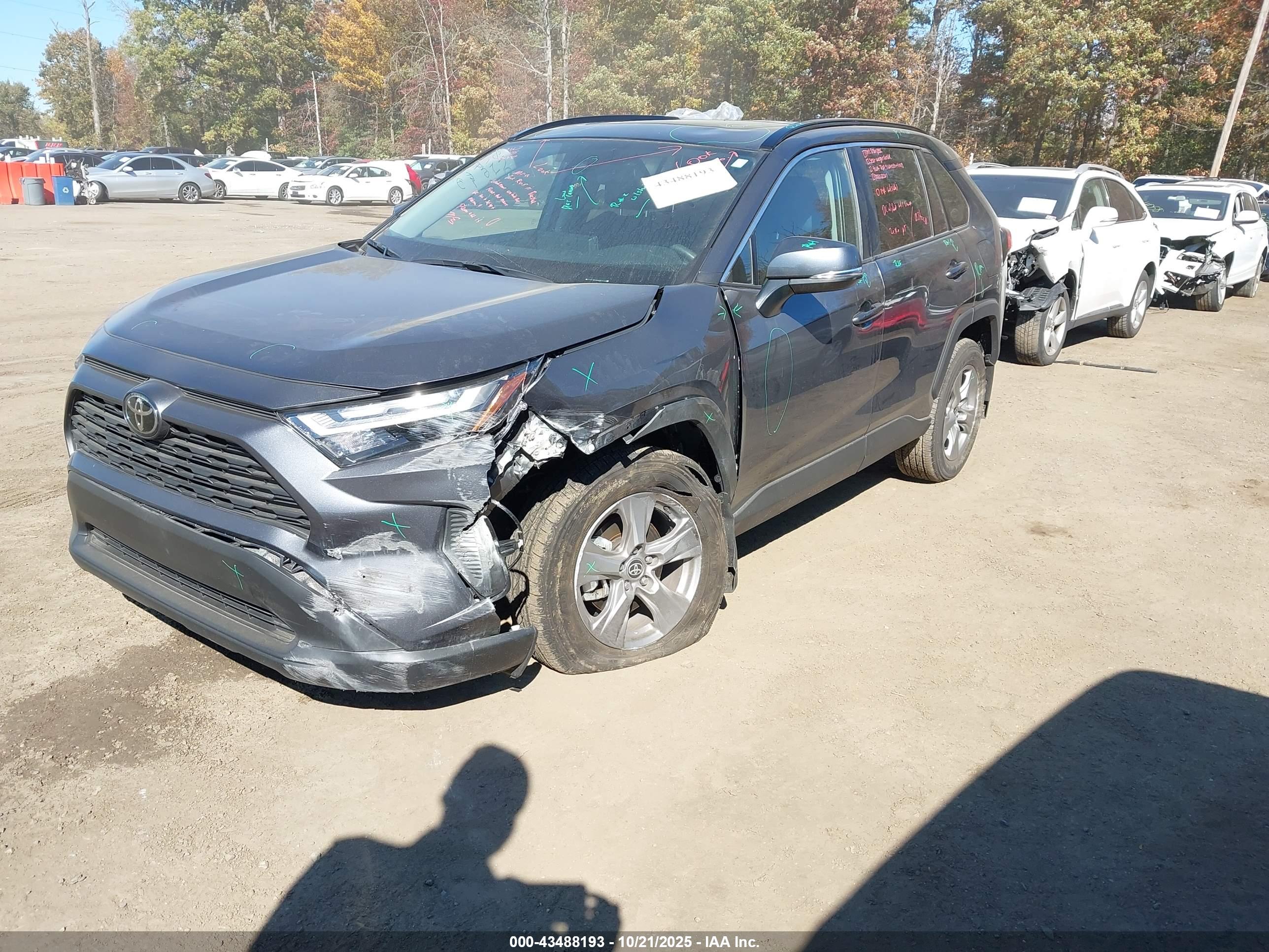 TOYOTA RAV4 image 2