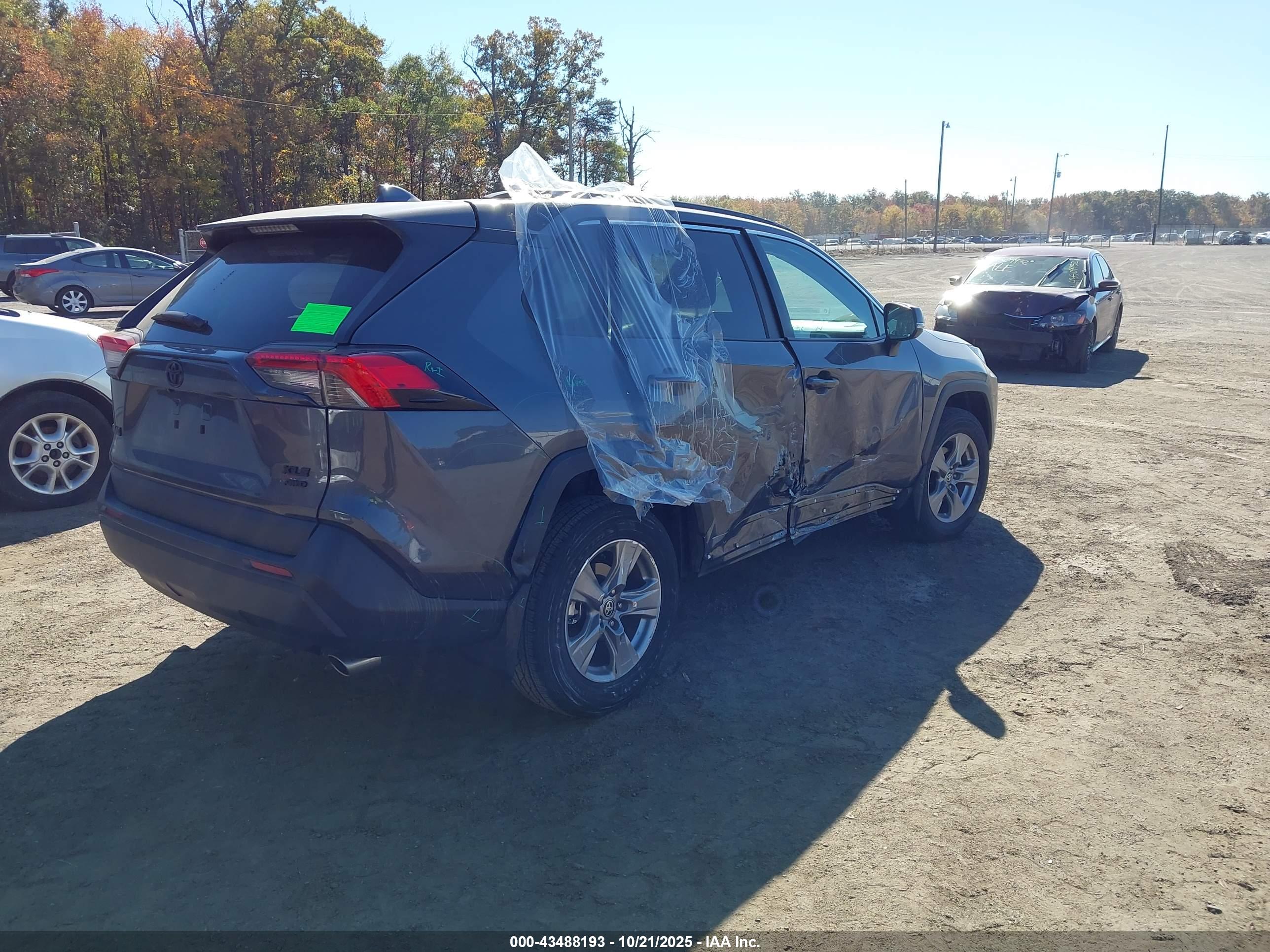 TOYOTA RAV4 image 4