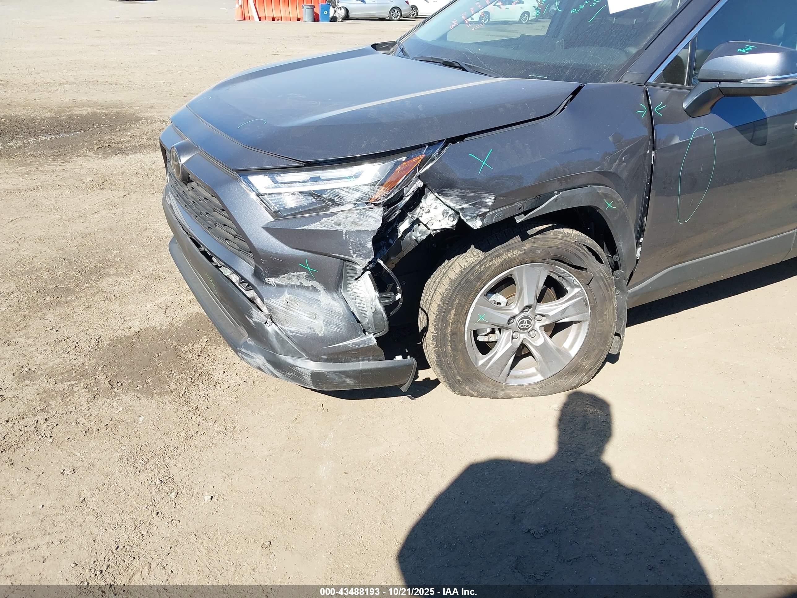 TOYOTA RAV4 image 6