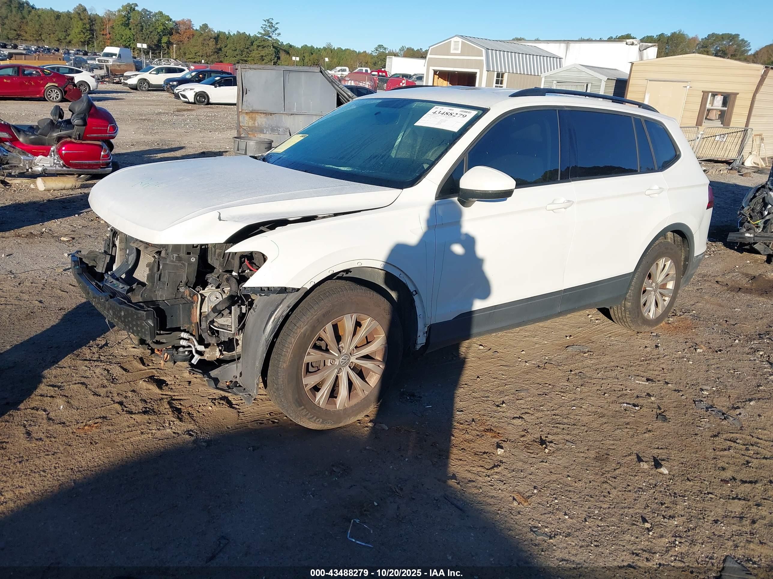 VOLKSWAGEN TIGUAN image 2