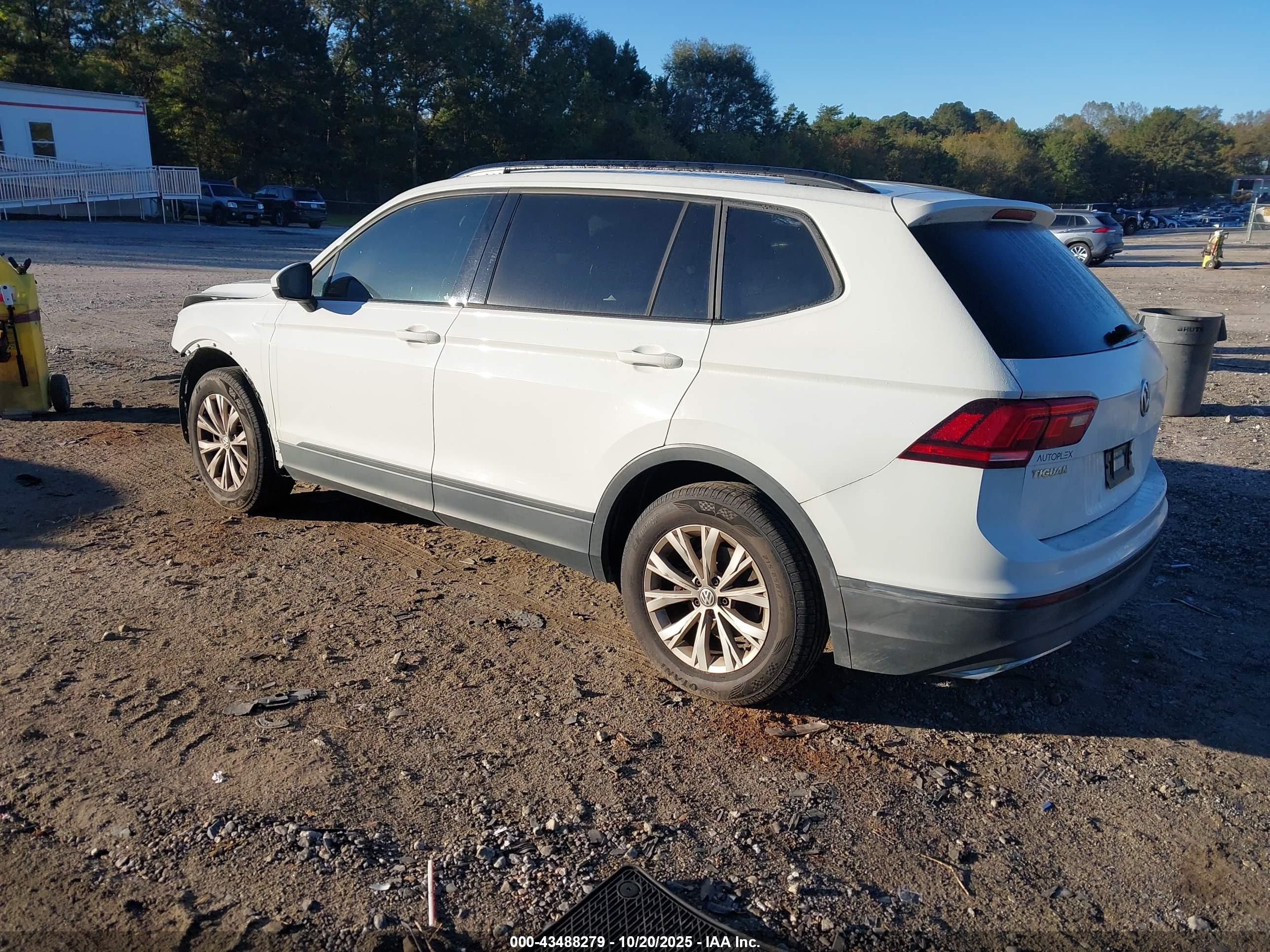 VOLKSWAGEN TIGUAN image 3
