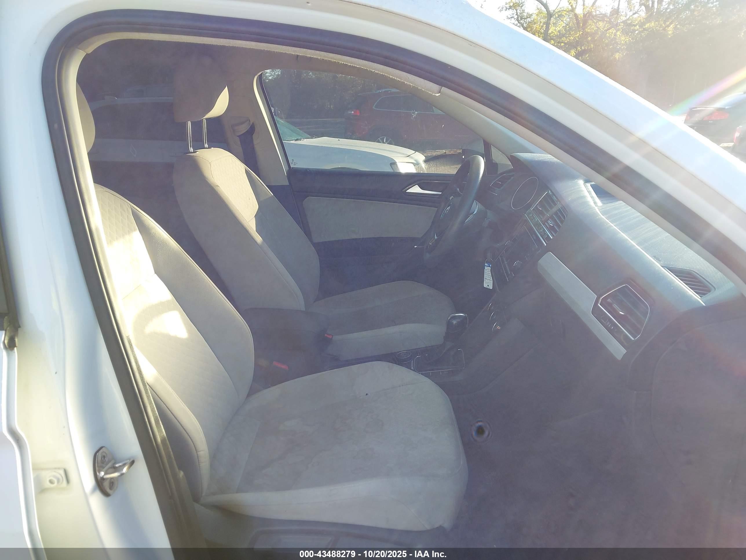 VOLKSWAGEN TIGUAN image 5
