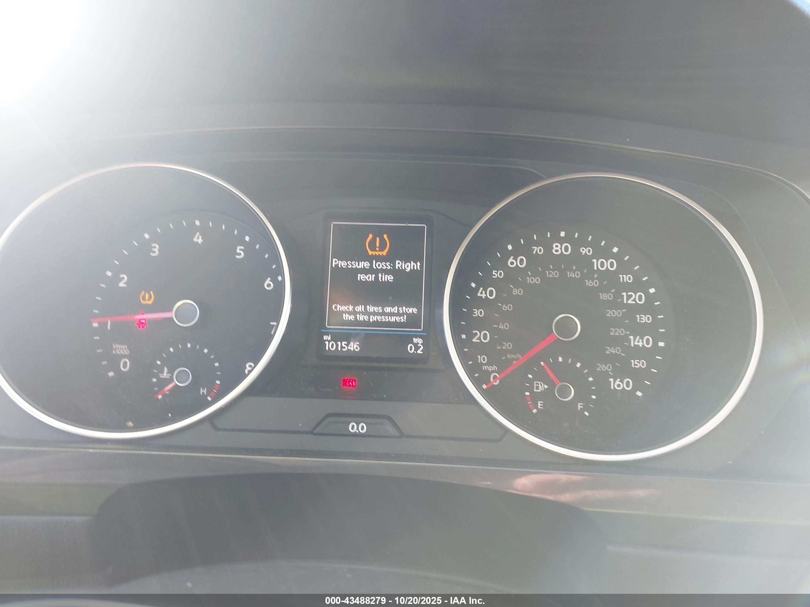 VOLKSWAGEN TIGUAN image 7