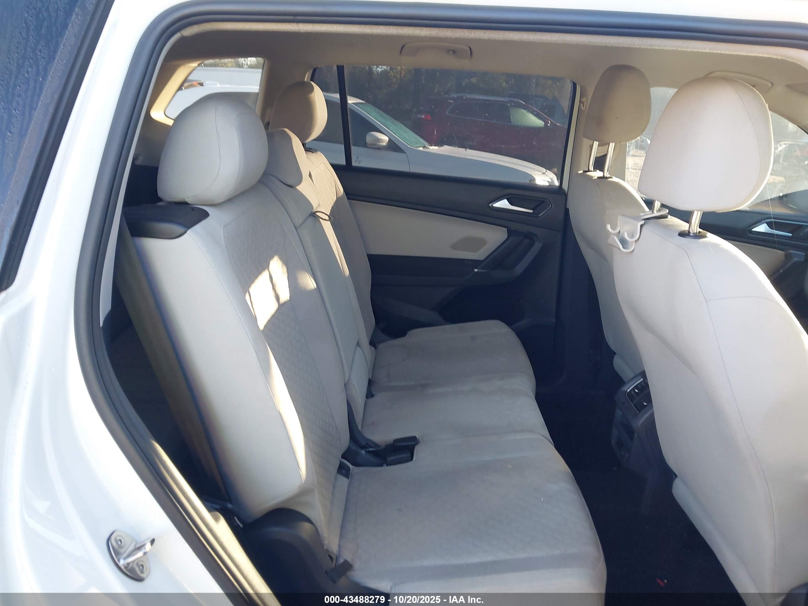 VOLKSWAGEN TIGUAN image 8