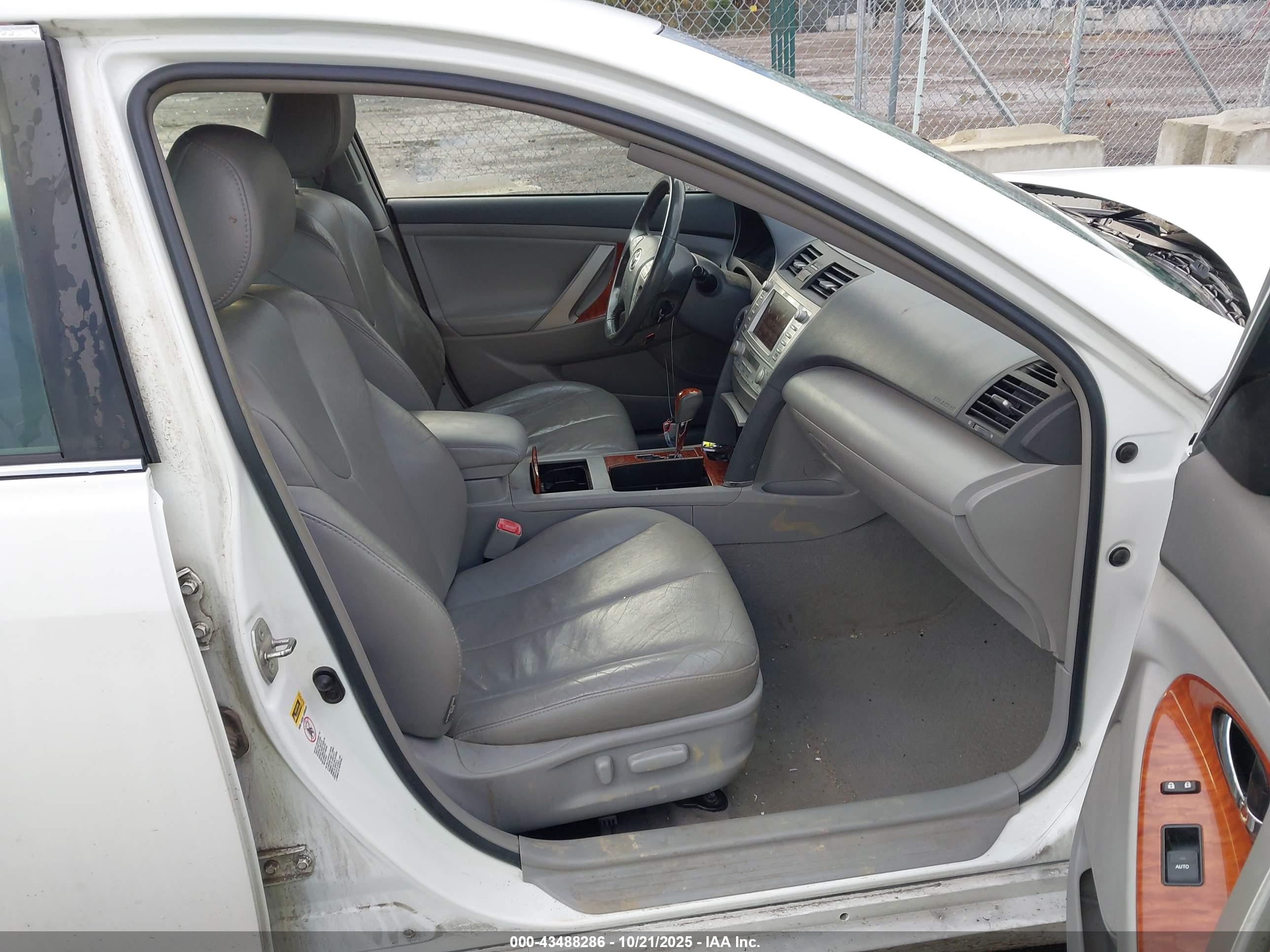 TOYOTA CAMRY image 5