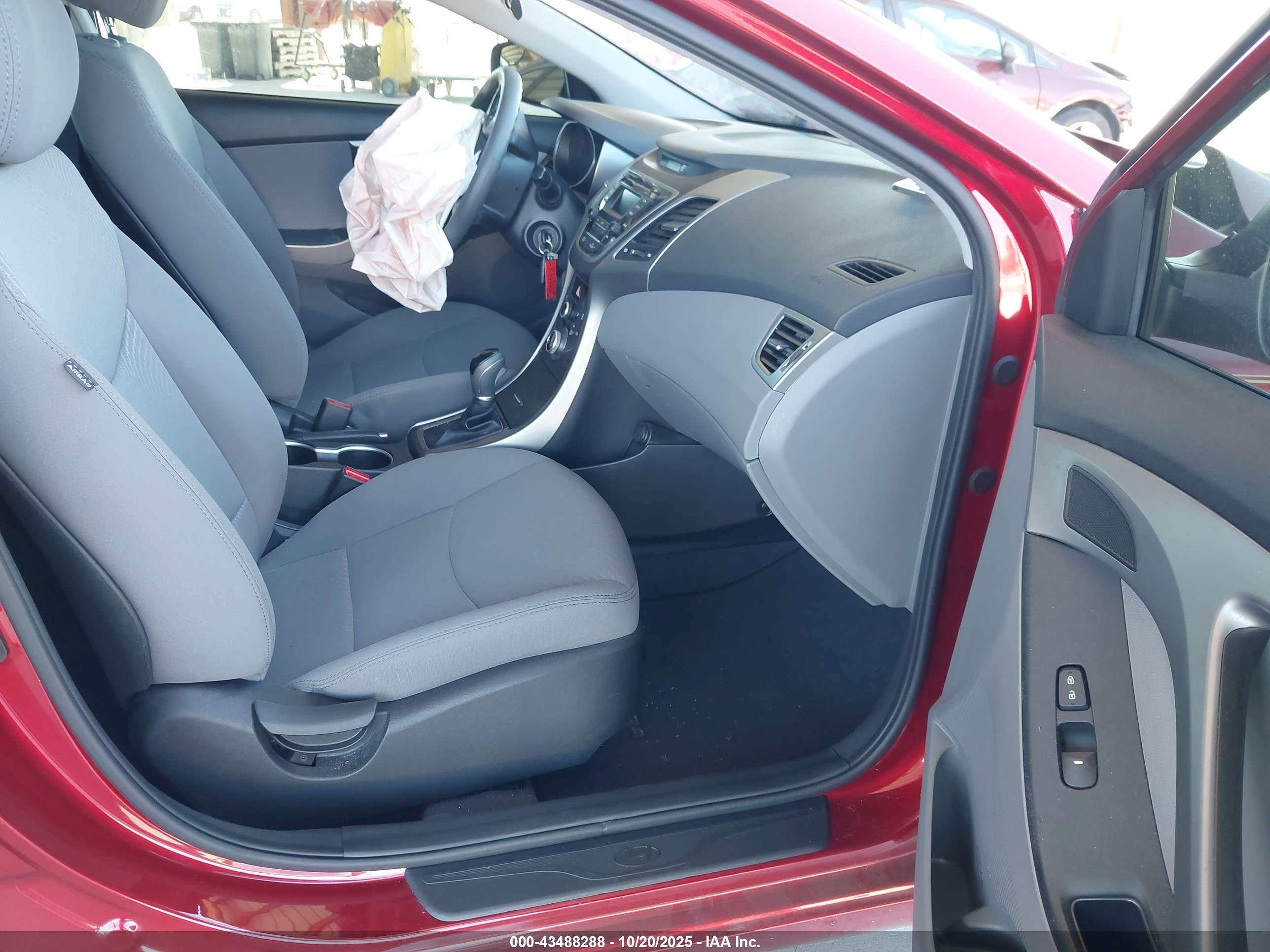 HYUNDAI ELANTRA image 5