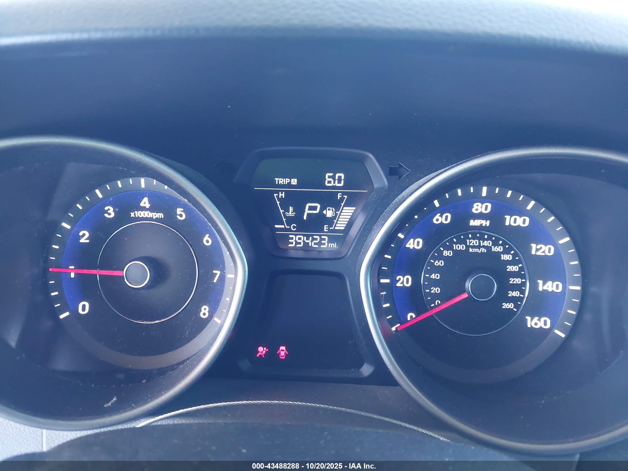 HYUNDAI ELANTRA image 7