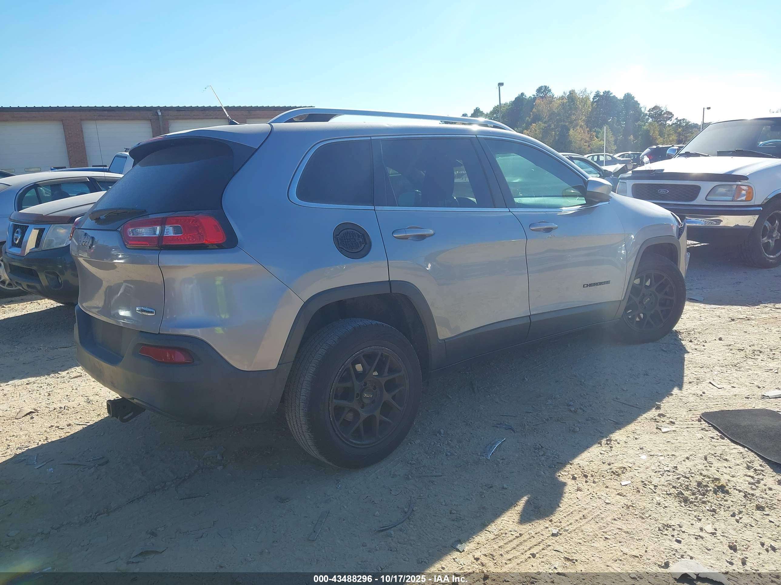 JEEP CHEROKEE image 4