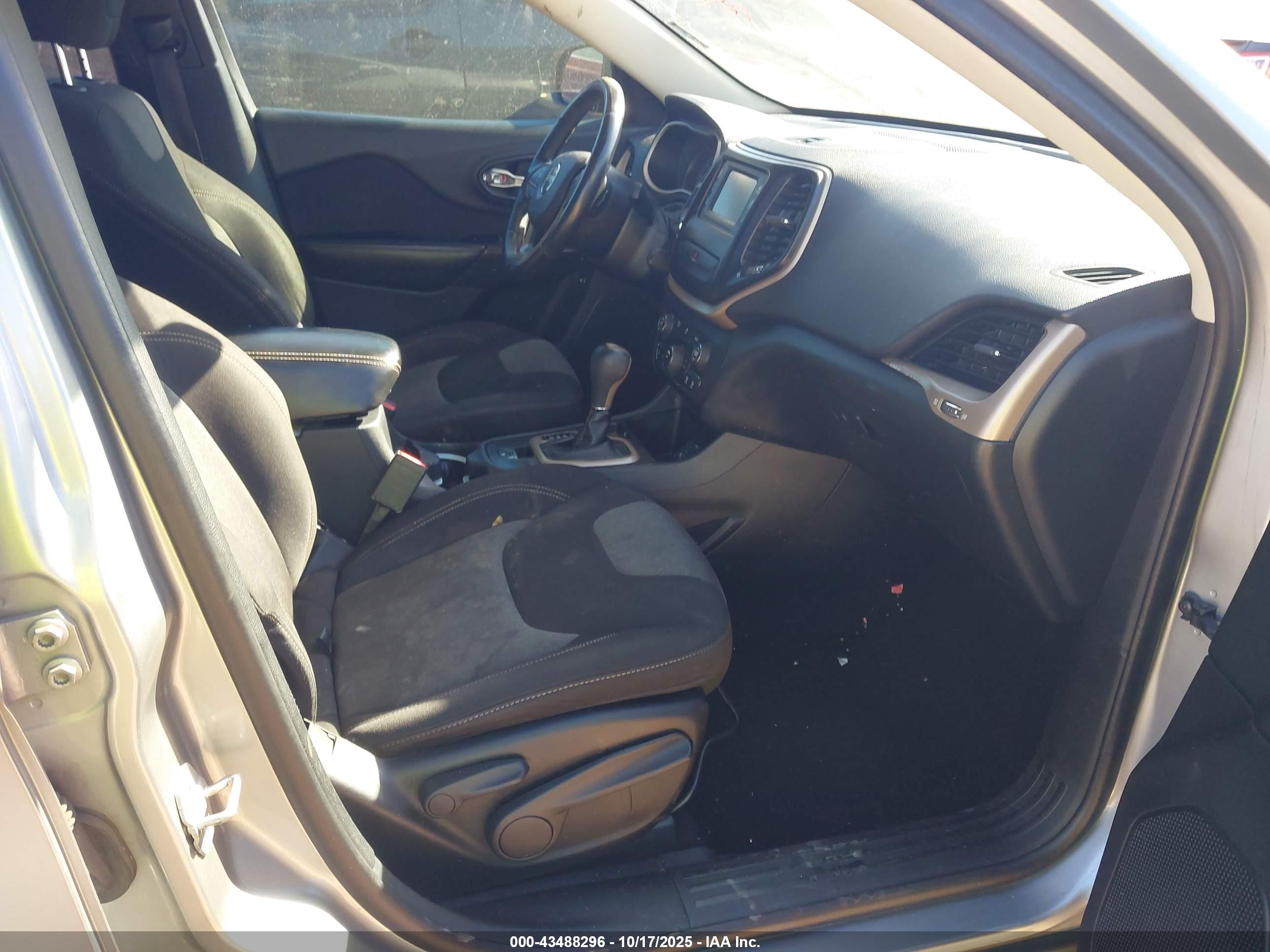 JEEP CHEROKEE image 5
