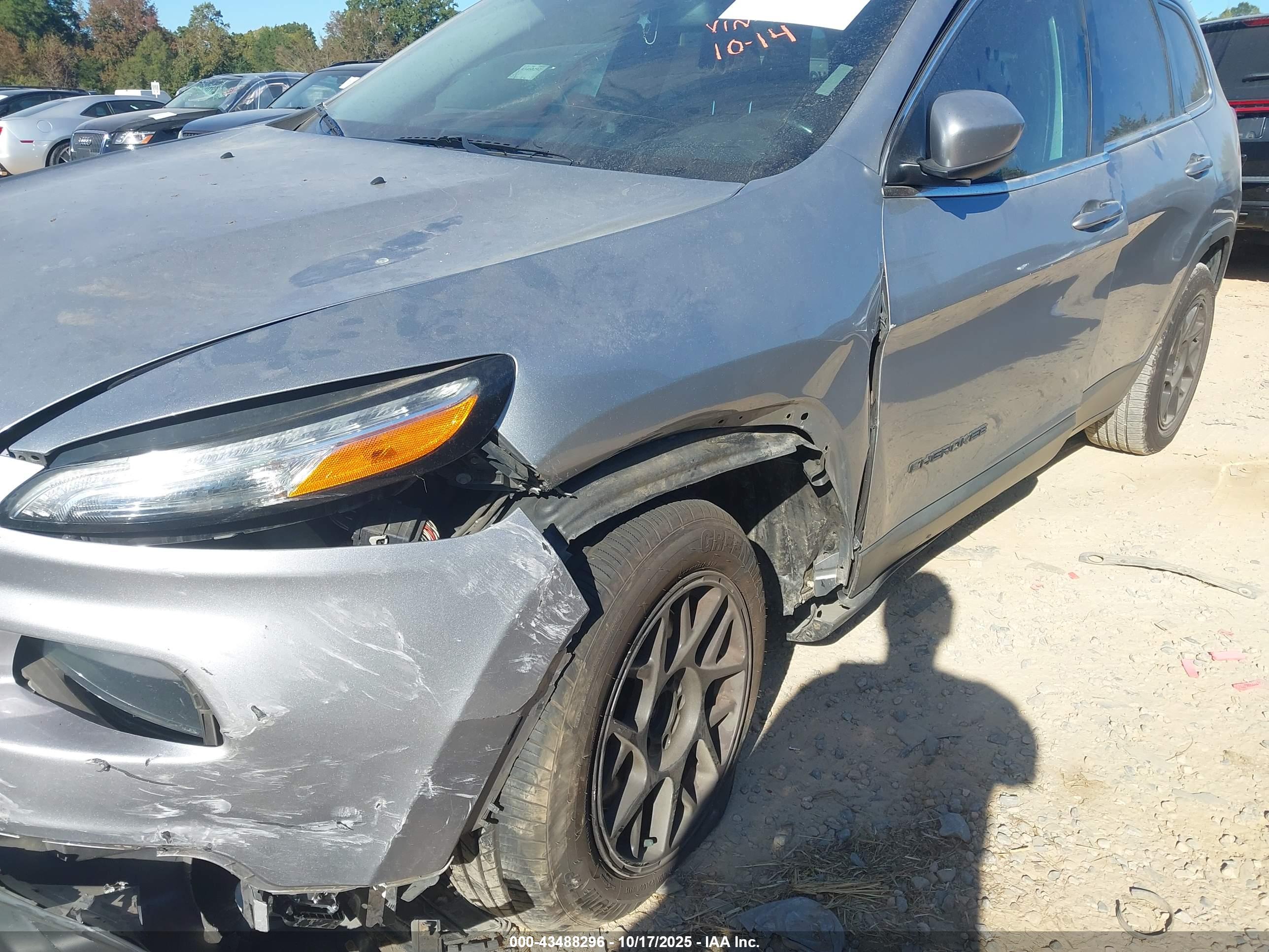 JEEP CHEROKEE image 6