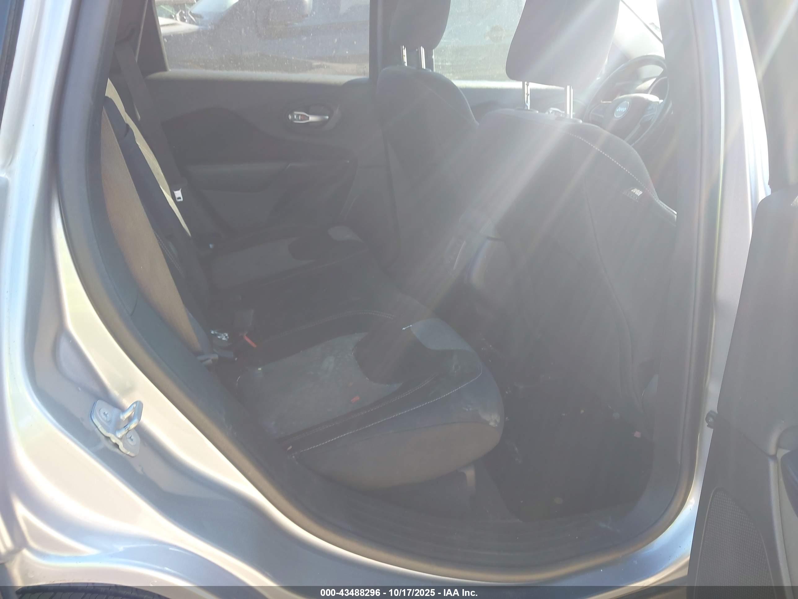 JEEP CHEROKEE image 8