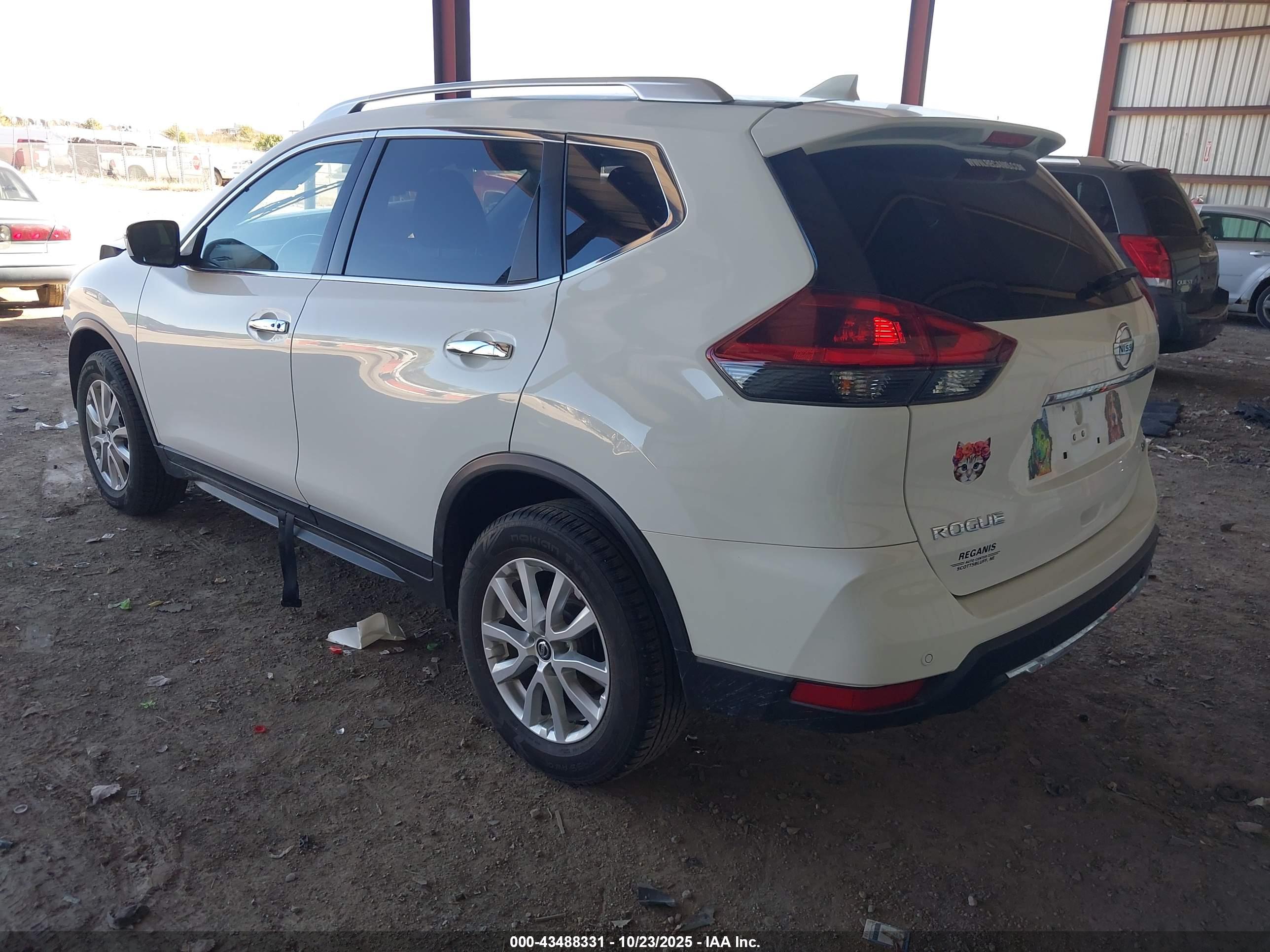 NISSAN ROGUE image 3