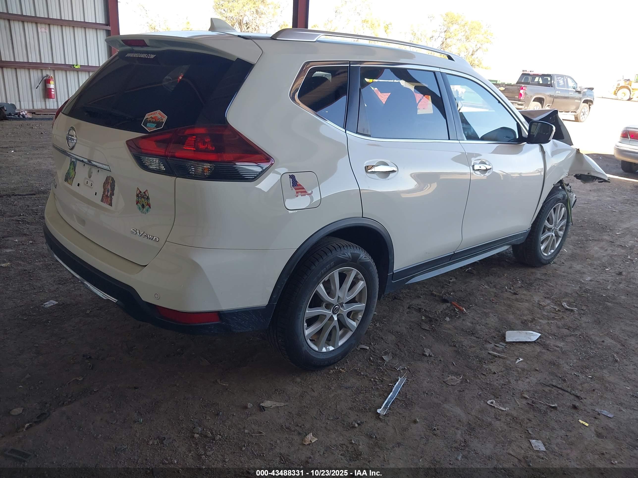 NISSAN ROGUE image 4