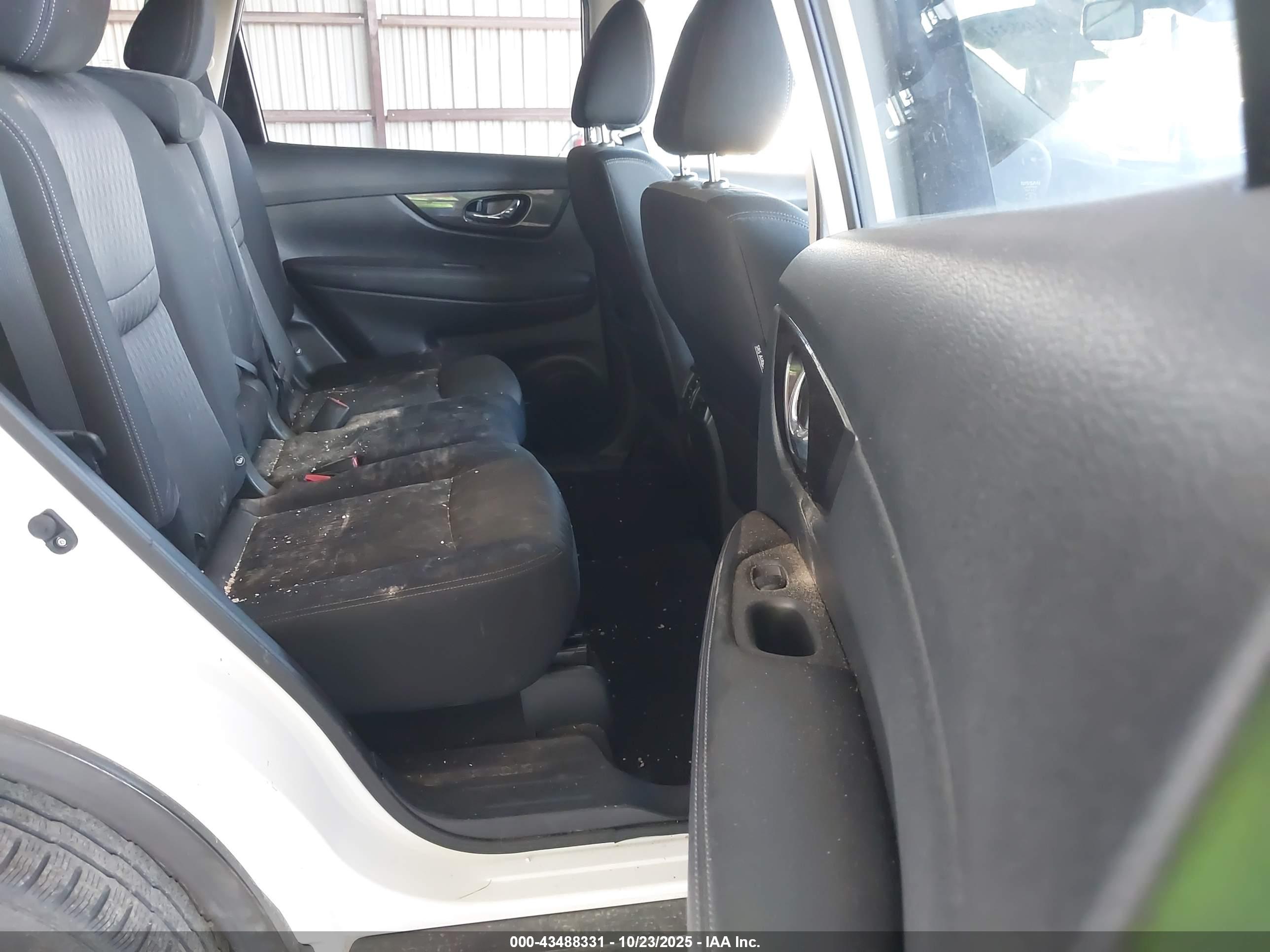 NISSAN ROGUE image 8