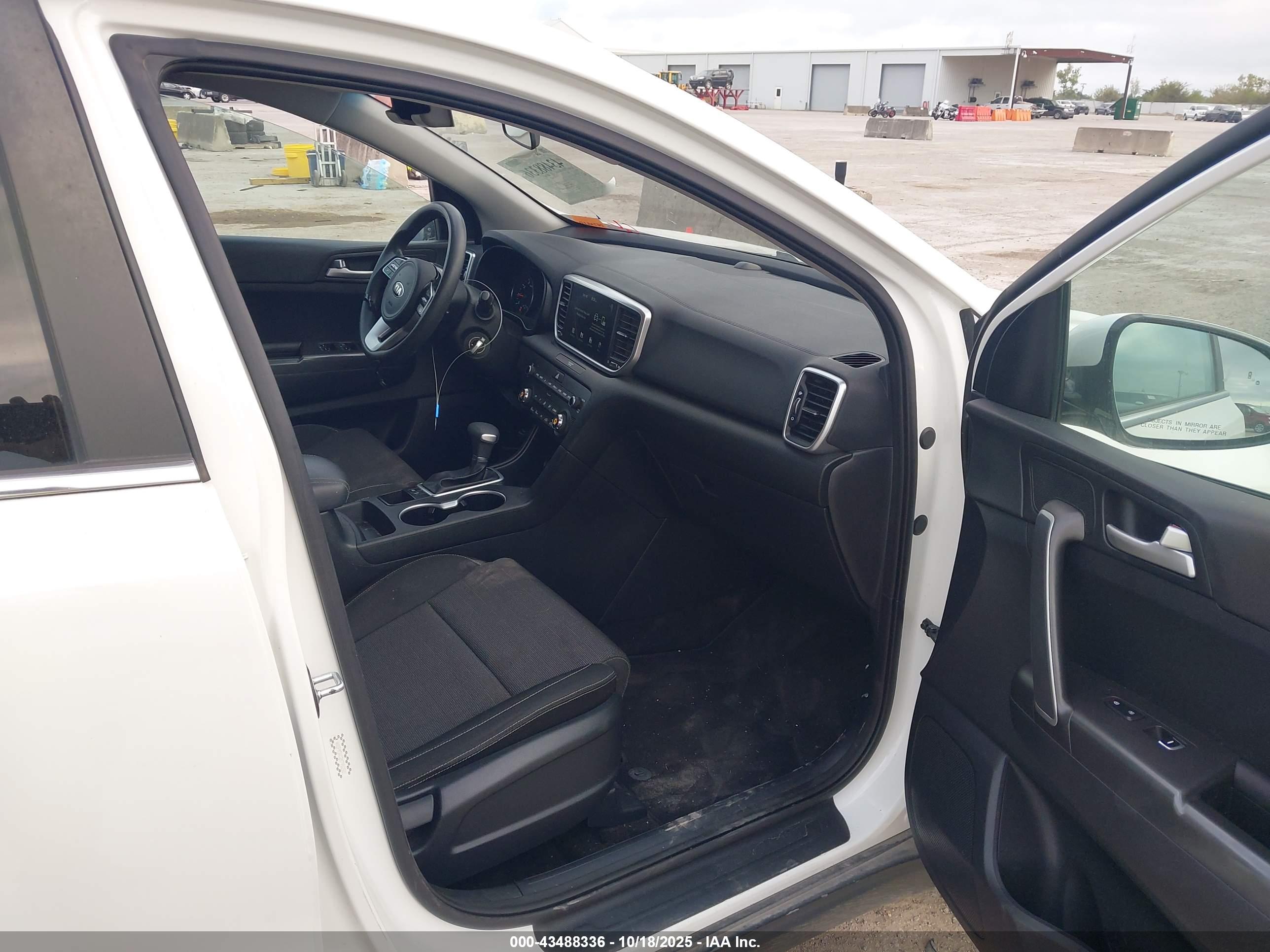 KIA SPORTAGE image 5