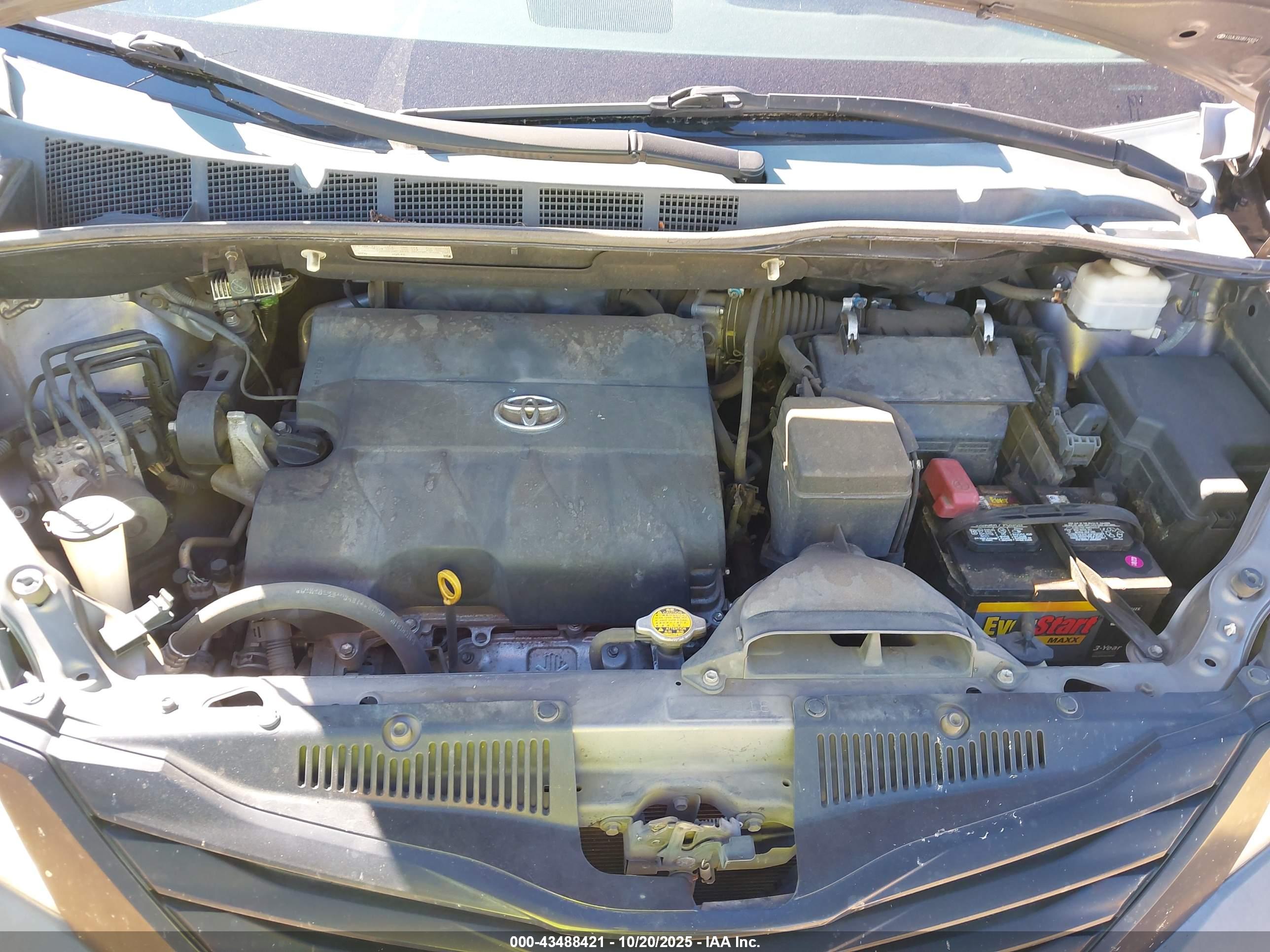 TOYOTA SIENNA image 10