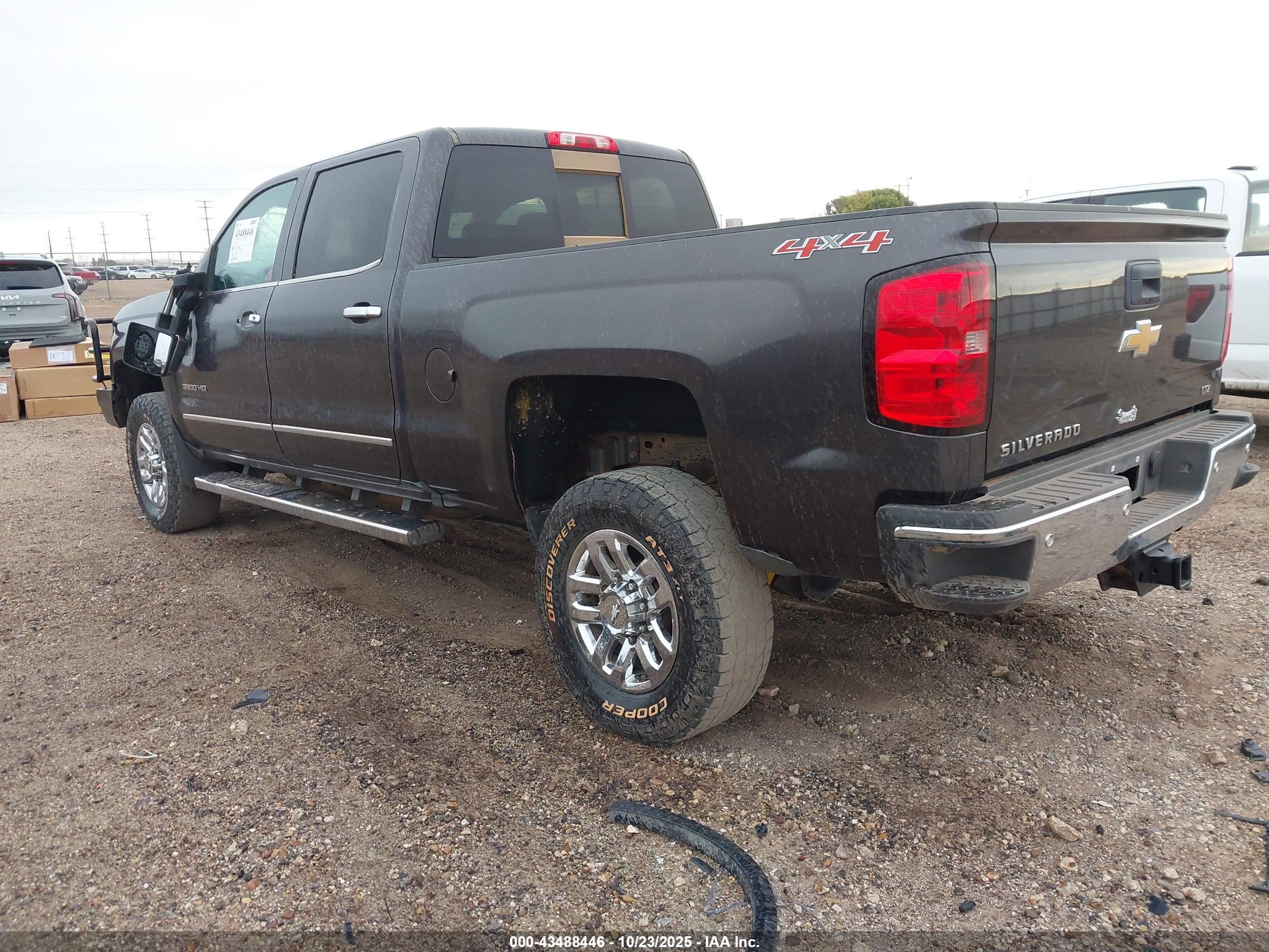 CHEVROLET SILVERADO image 3