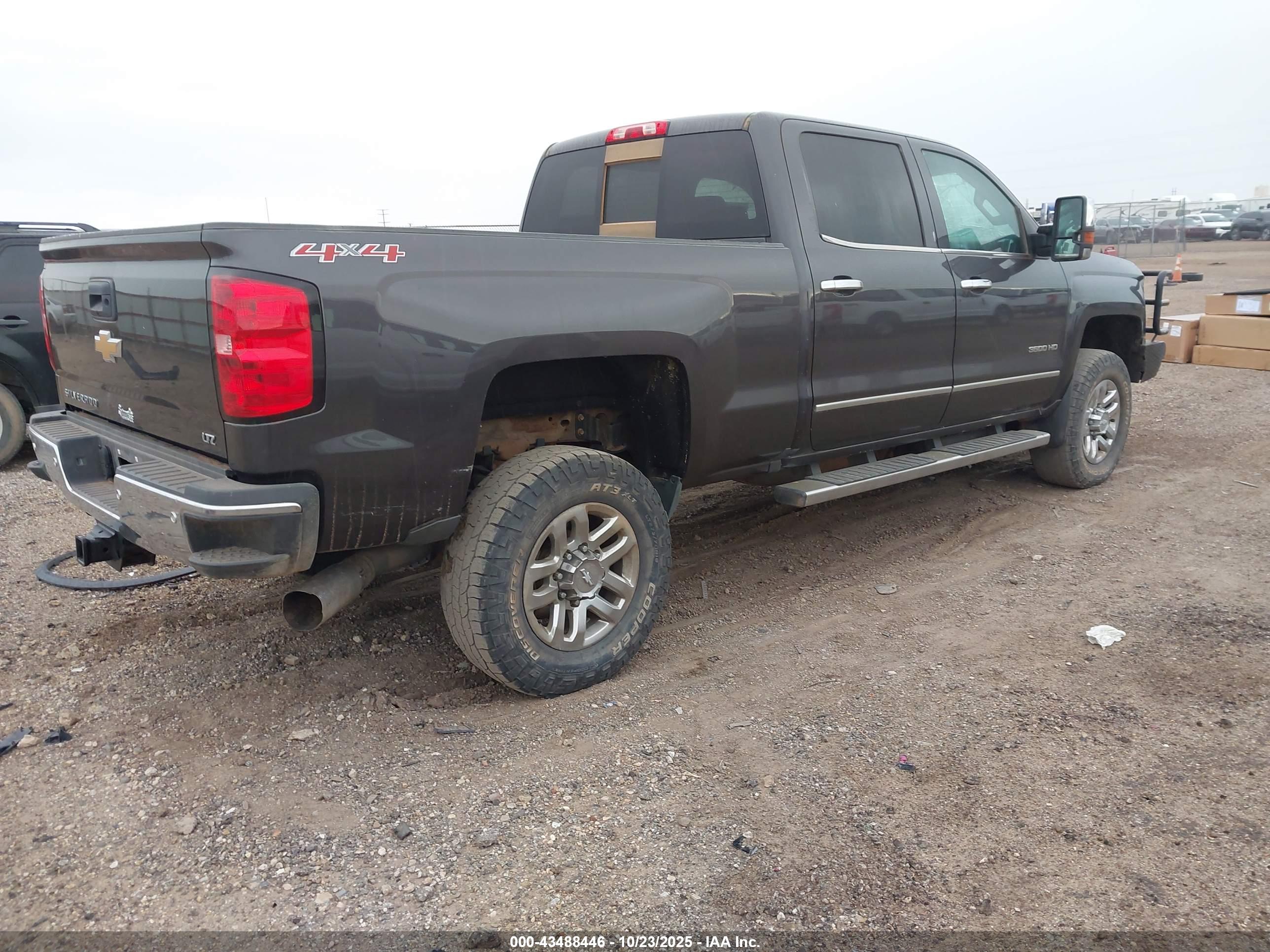 CHEVROLET SILVERADO image 4