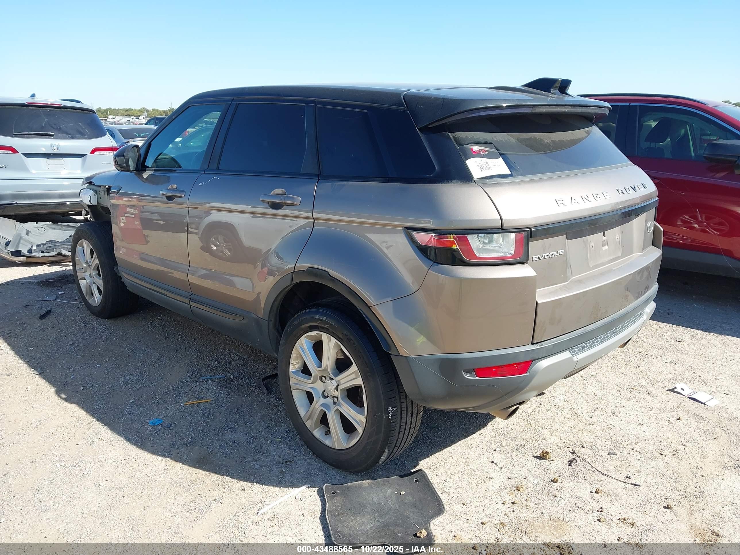 LAND ROVER image 3