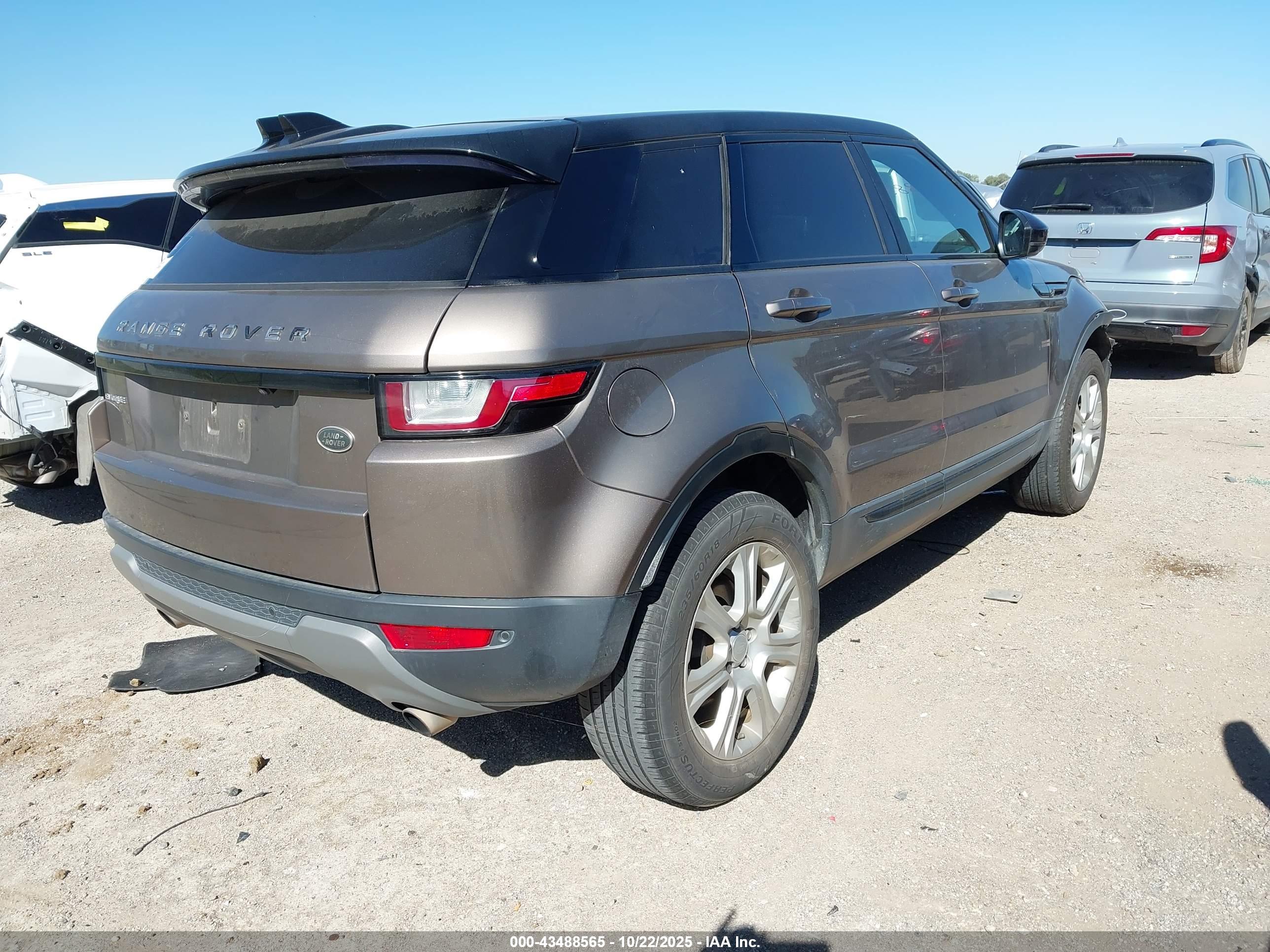 LAND ROVER image 4