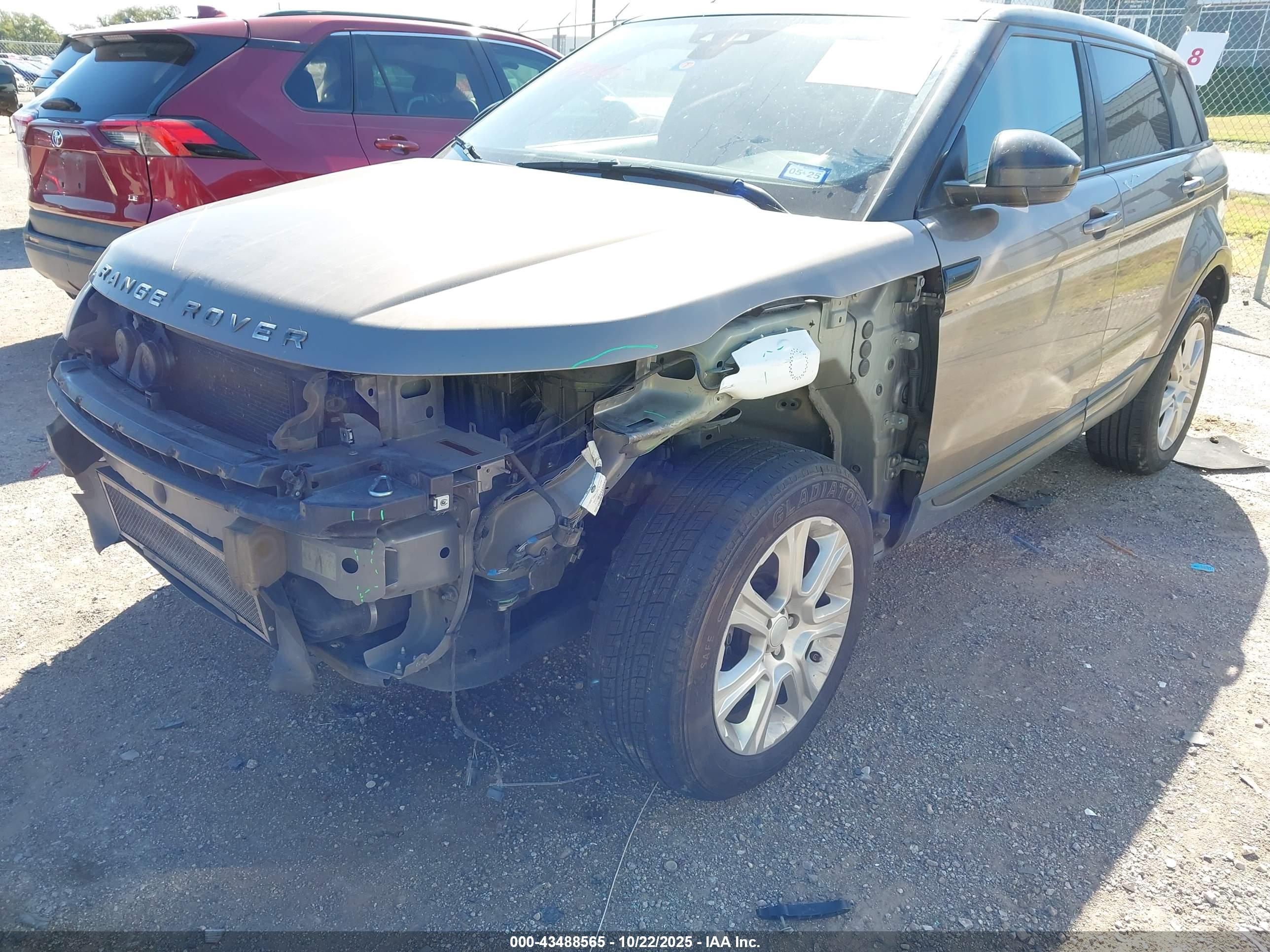 LAND ROVER image 6