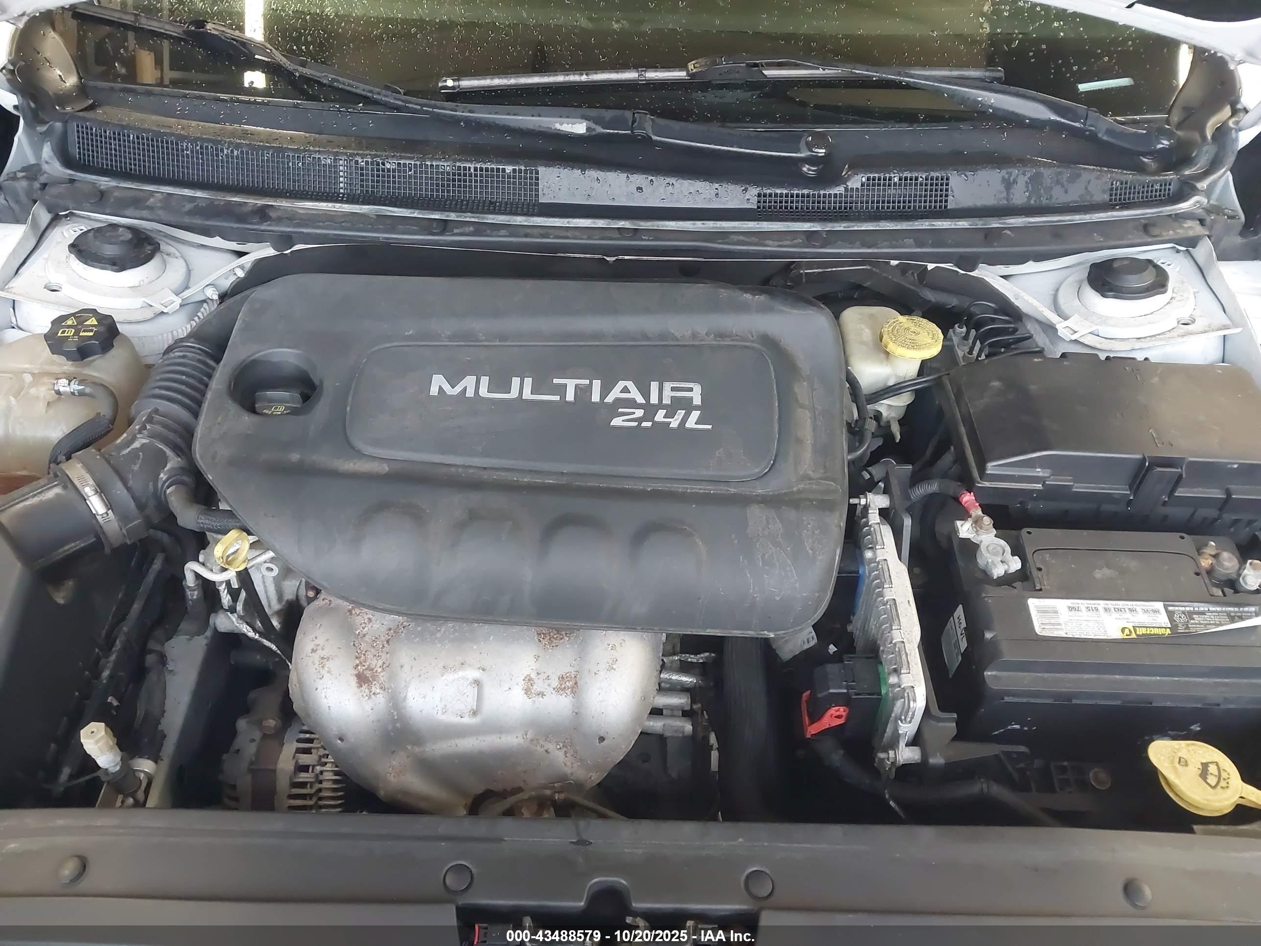 CHRYSLER 200 image 10