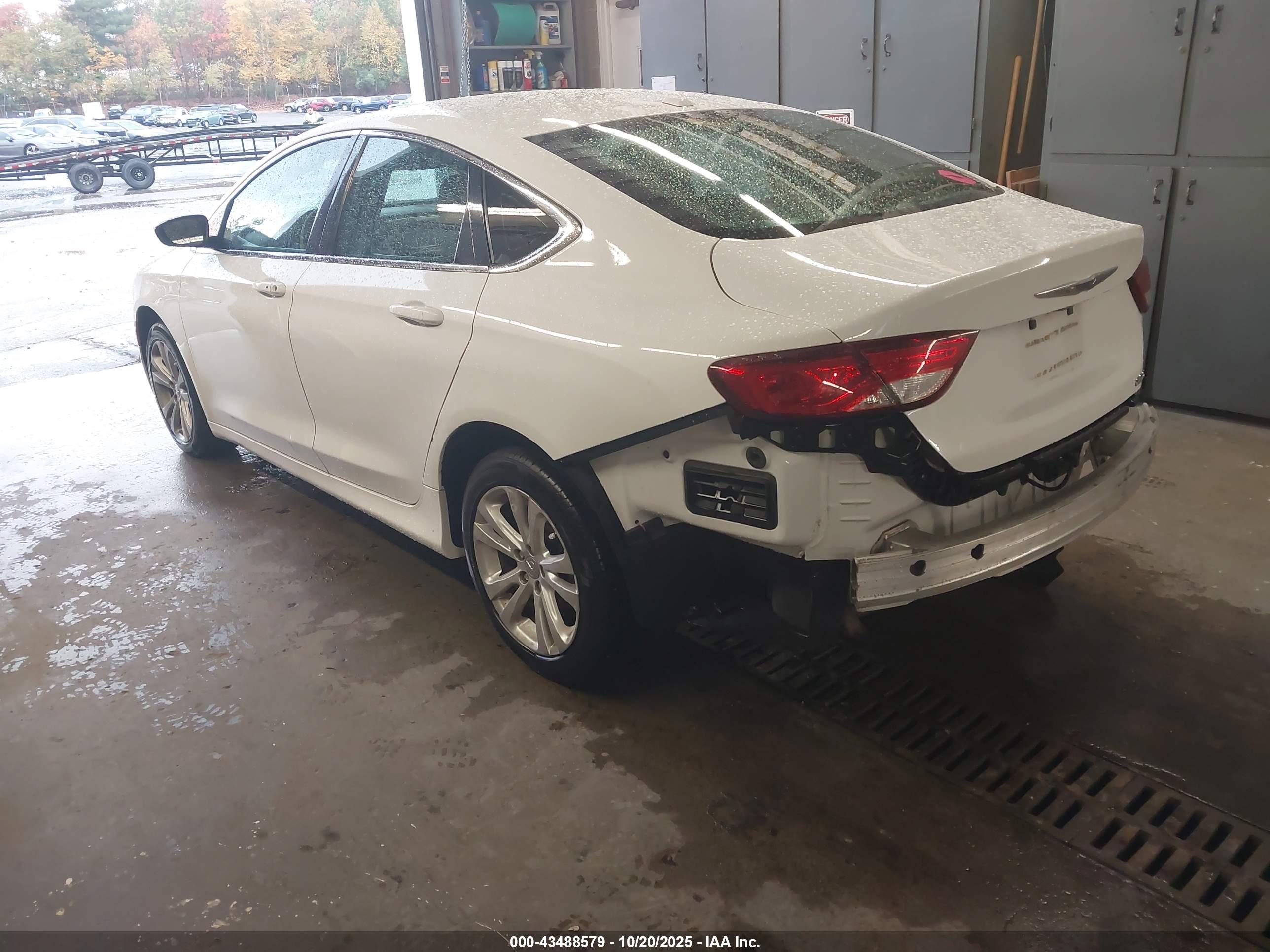 CHRYSLER 200 image 3