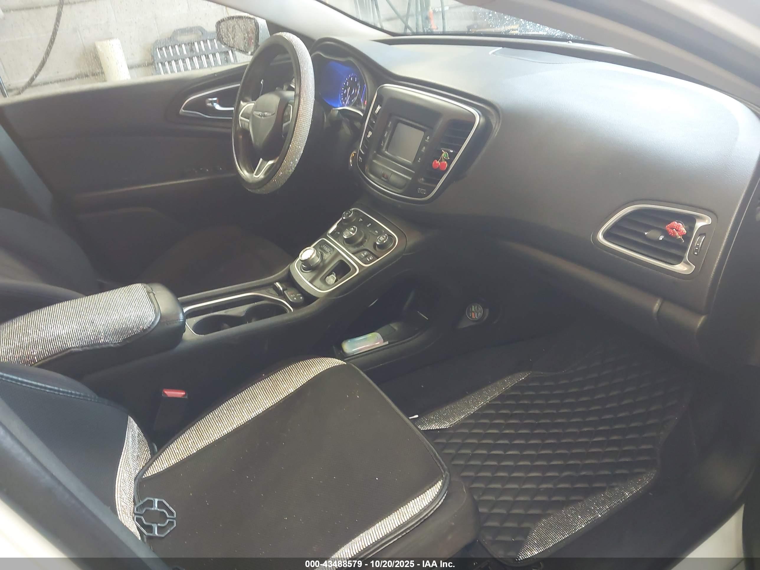 CHRYSLER 200 image 5