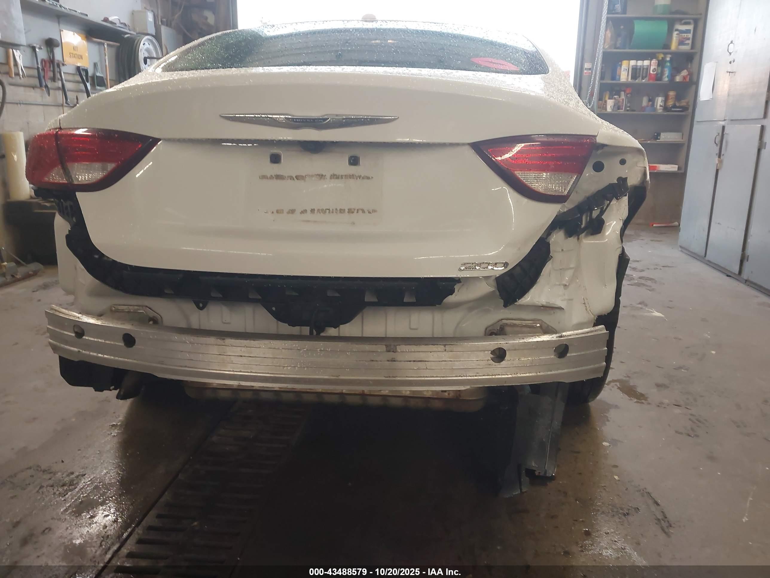 CHRYSLER 200 image 6