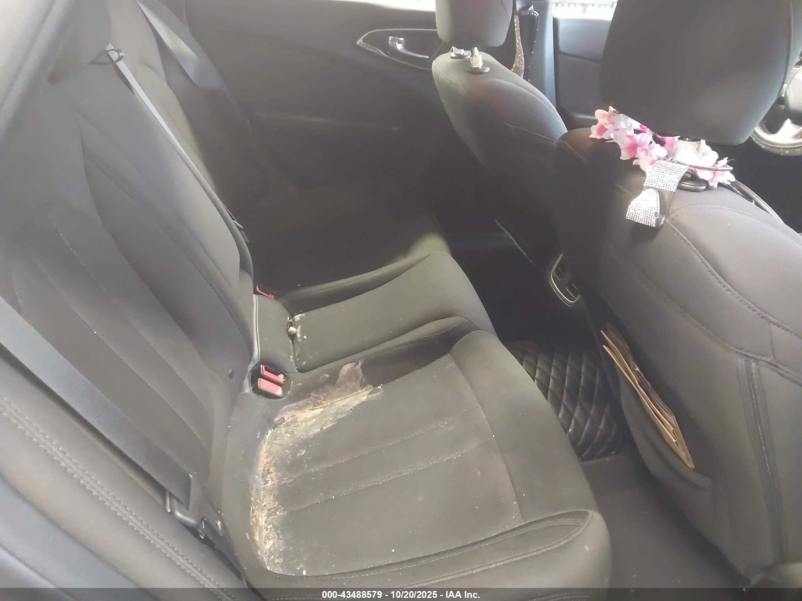 CHRYSLER 200 image 8