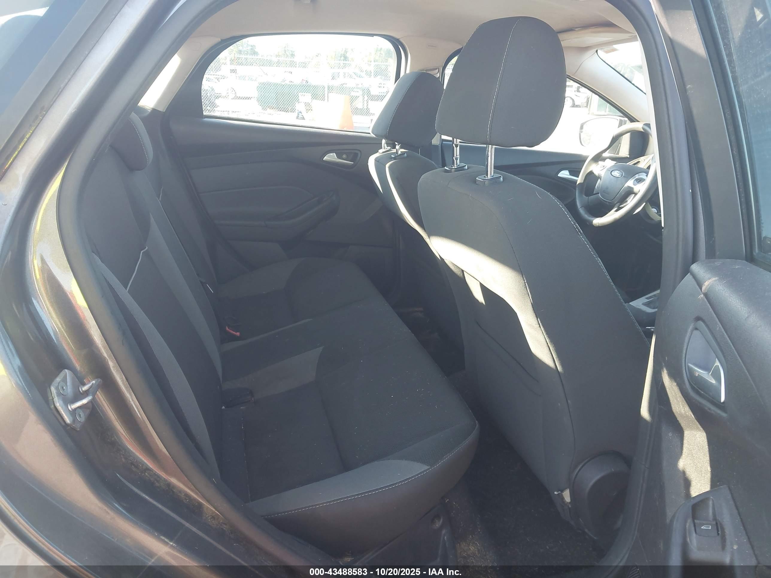 FORD FOCUS image 8