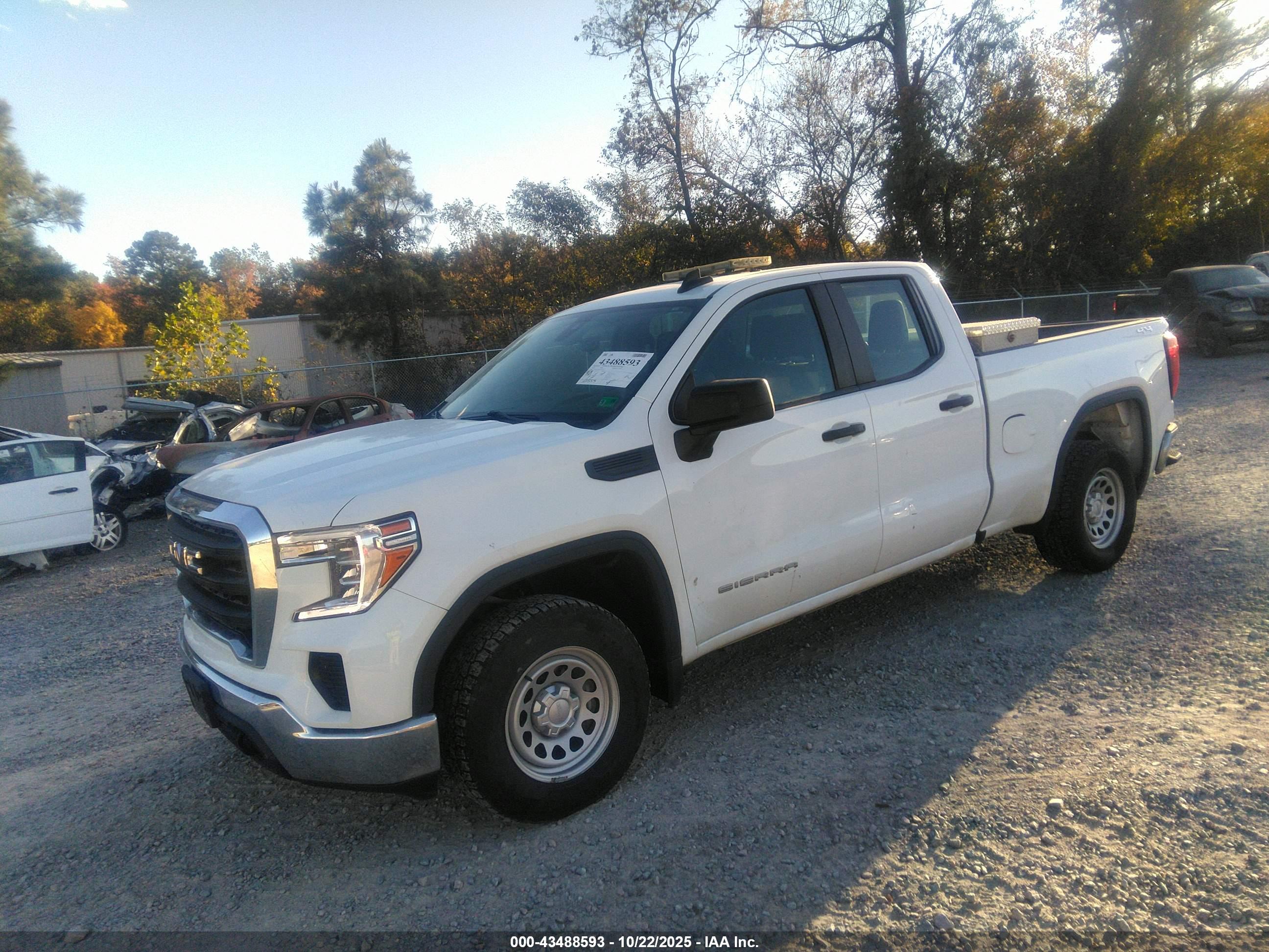 GMC SIERRA image 2