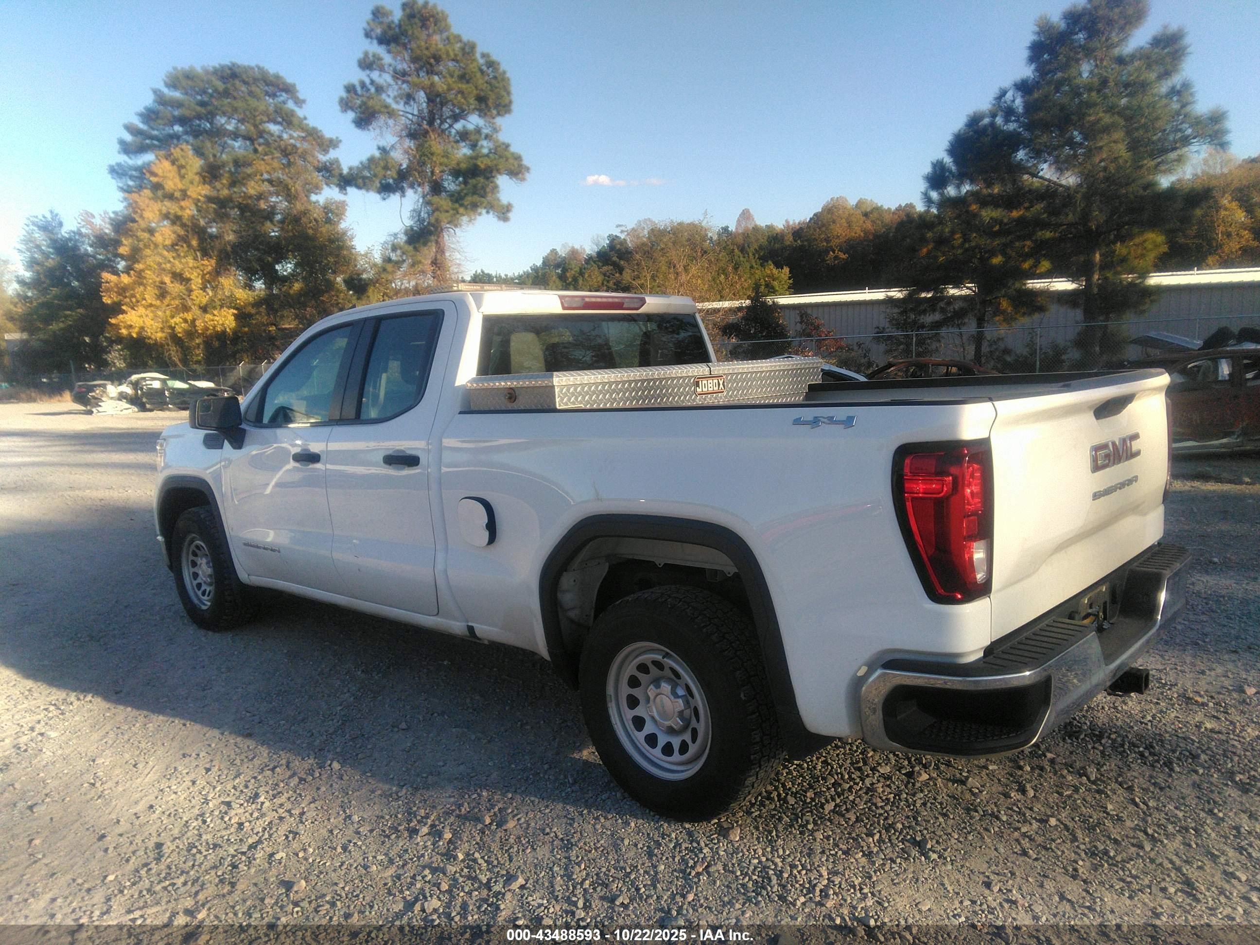 GMC SIERRA image 3