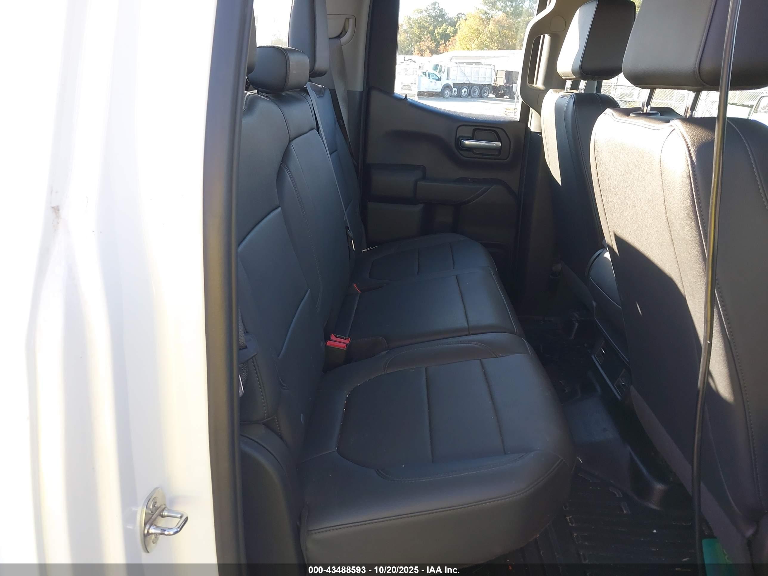 GMC SIERRA image 8