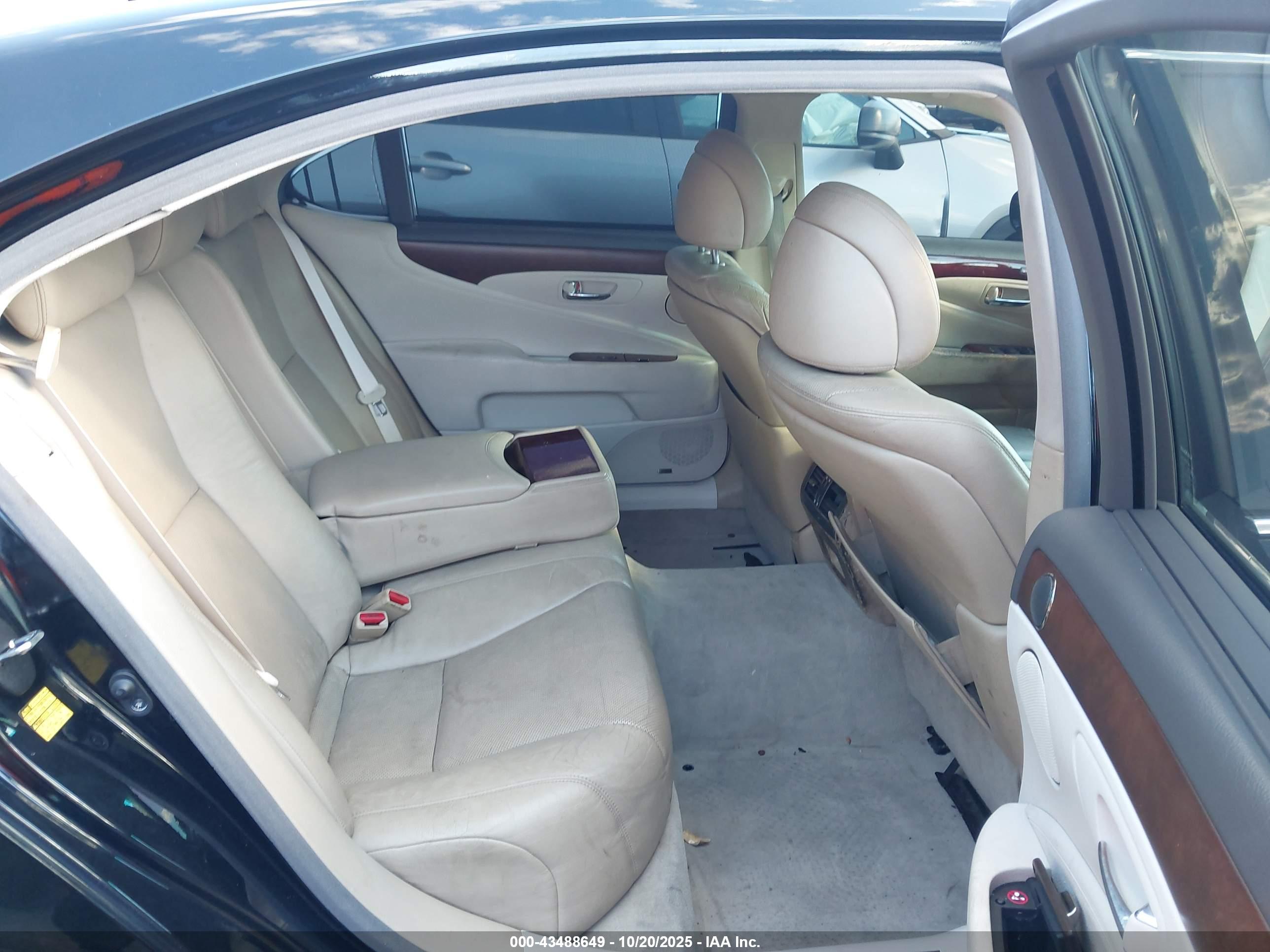 LEXUS LS image 8