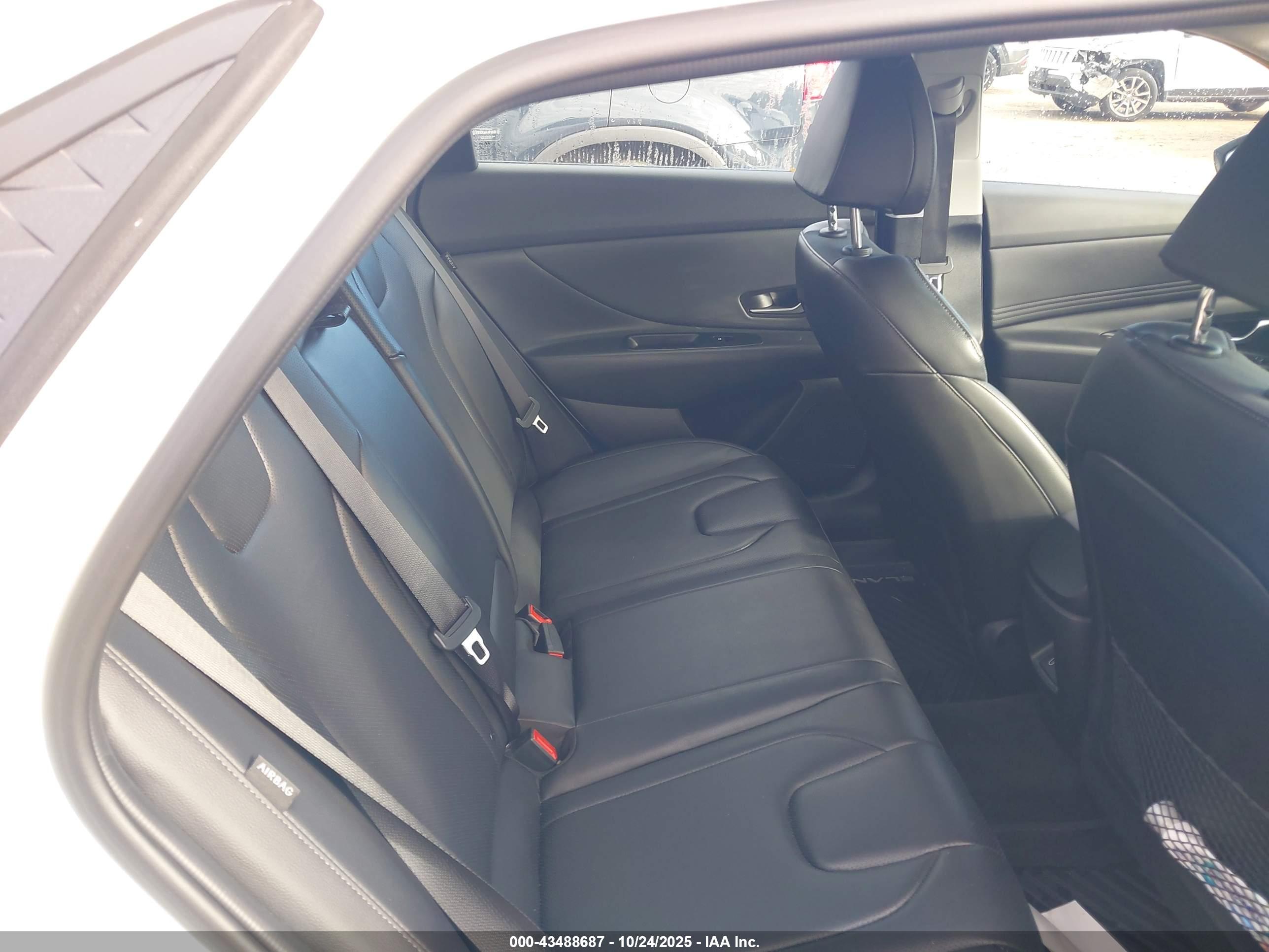 HYUNDAI ELANTRA image 8