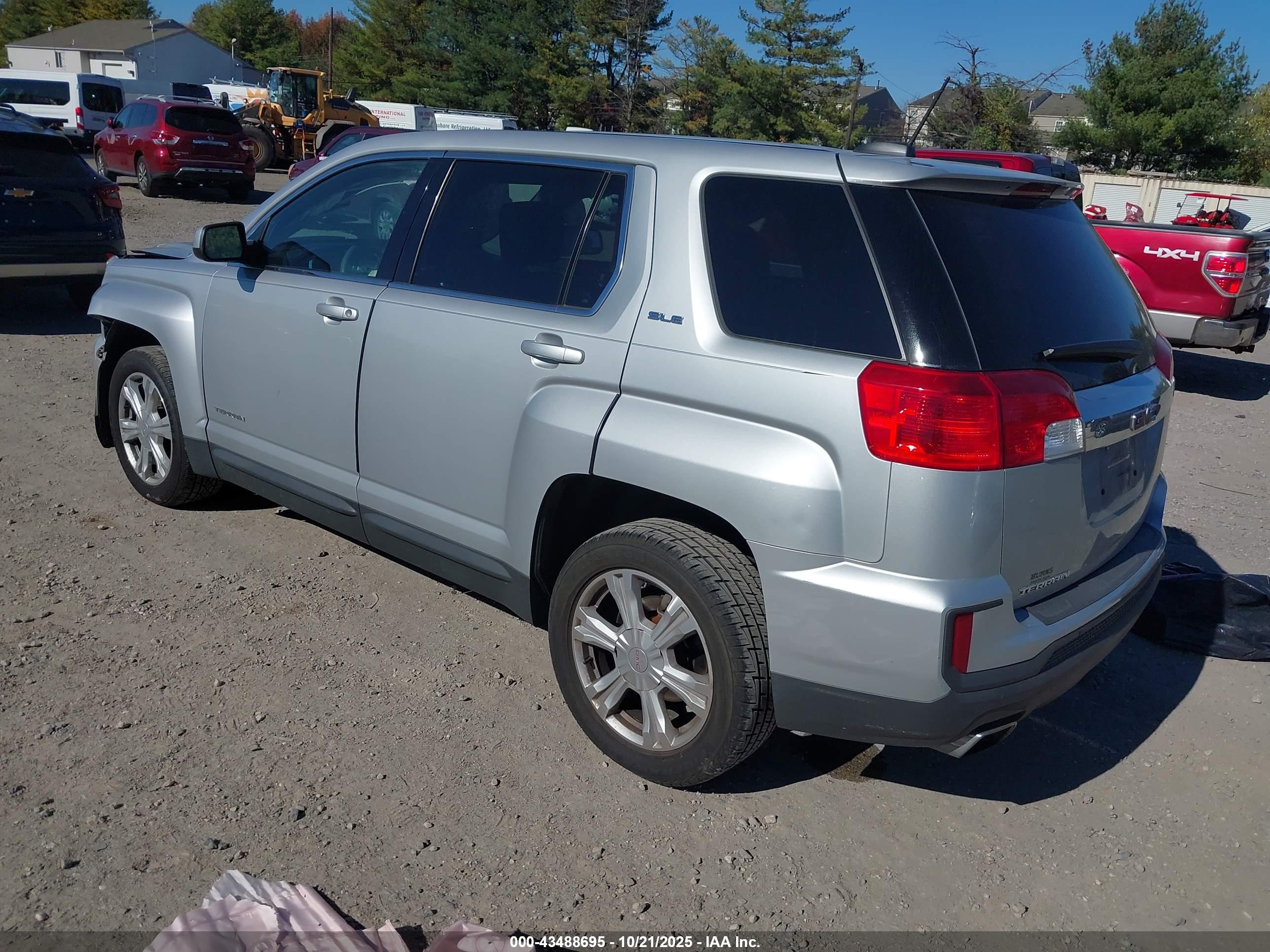 GMC TERRAIN image 3