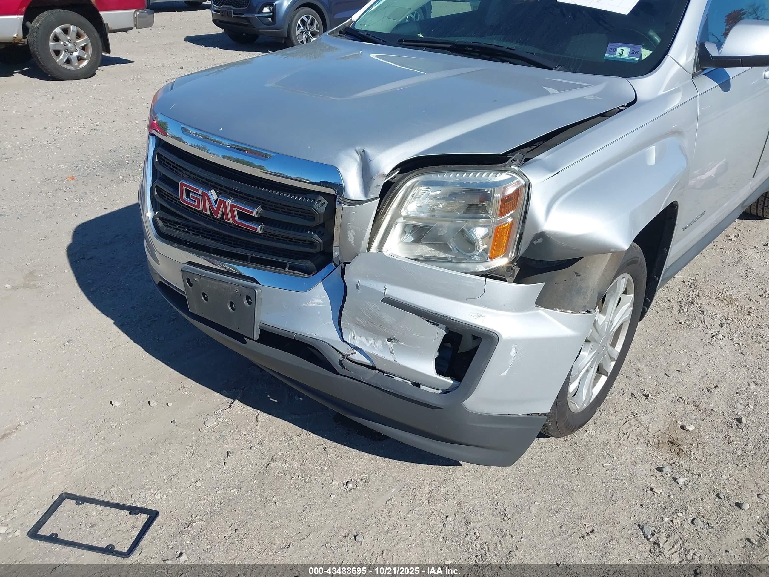 GMC TERRAIN image 6