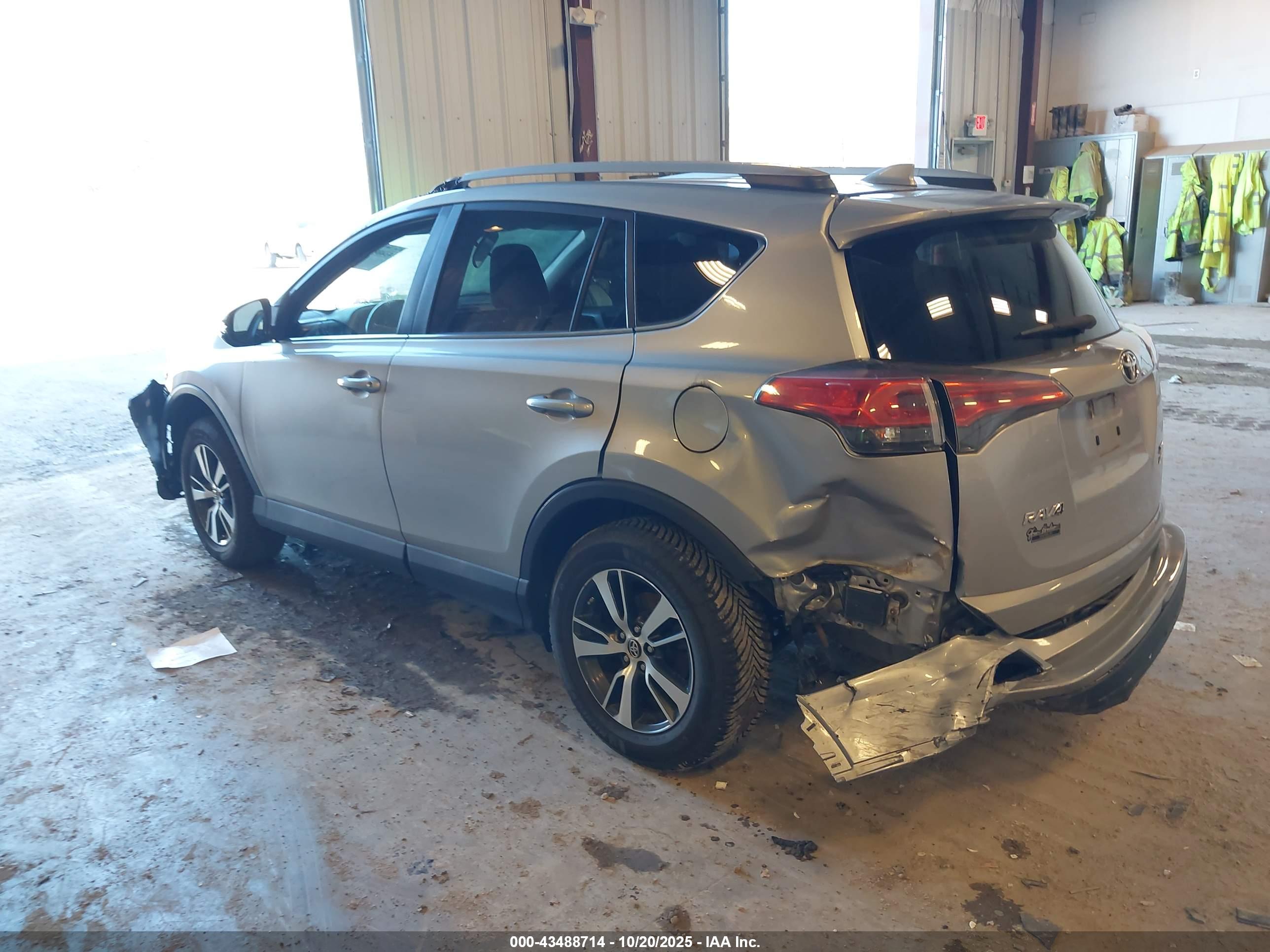 TOYOTA RAV4 image 3