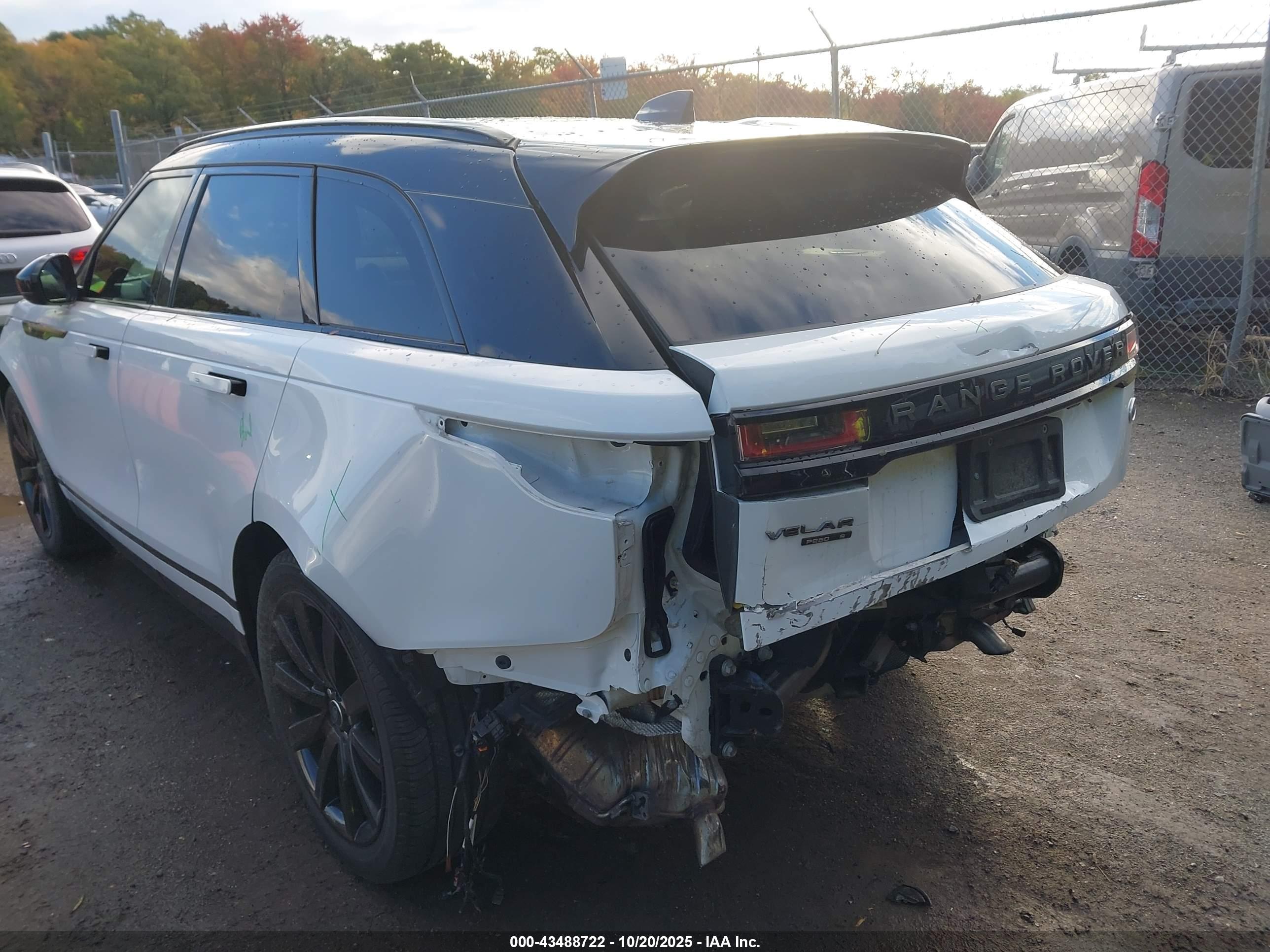 LAND ROVER image 6