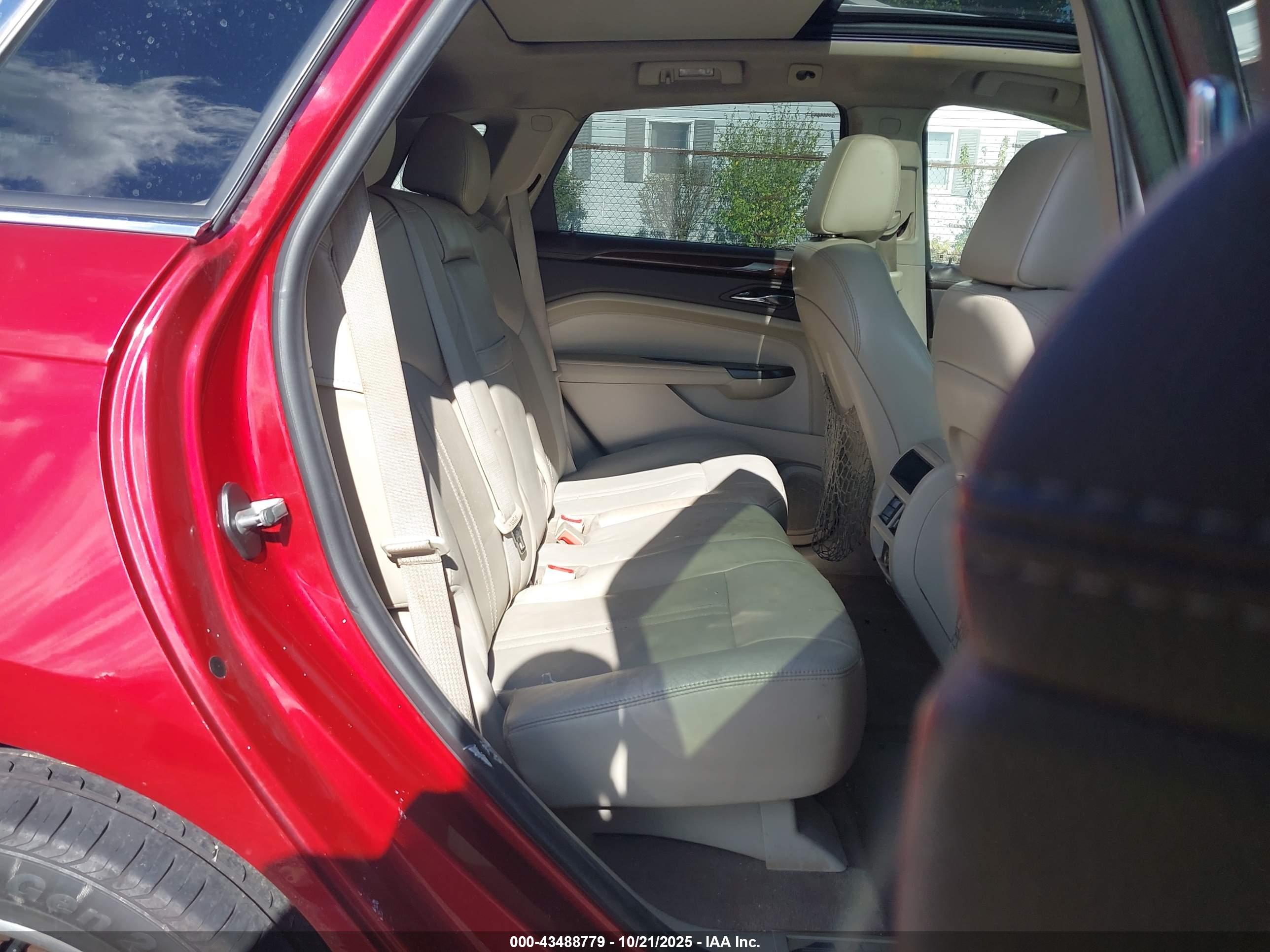 CADILLAC SRX image 8