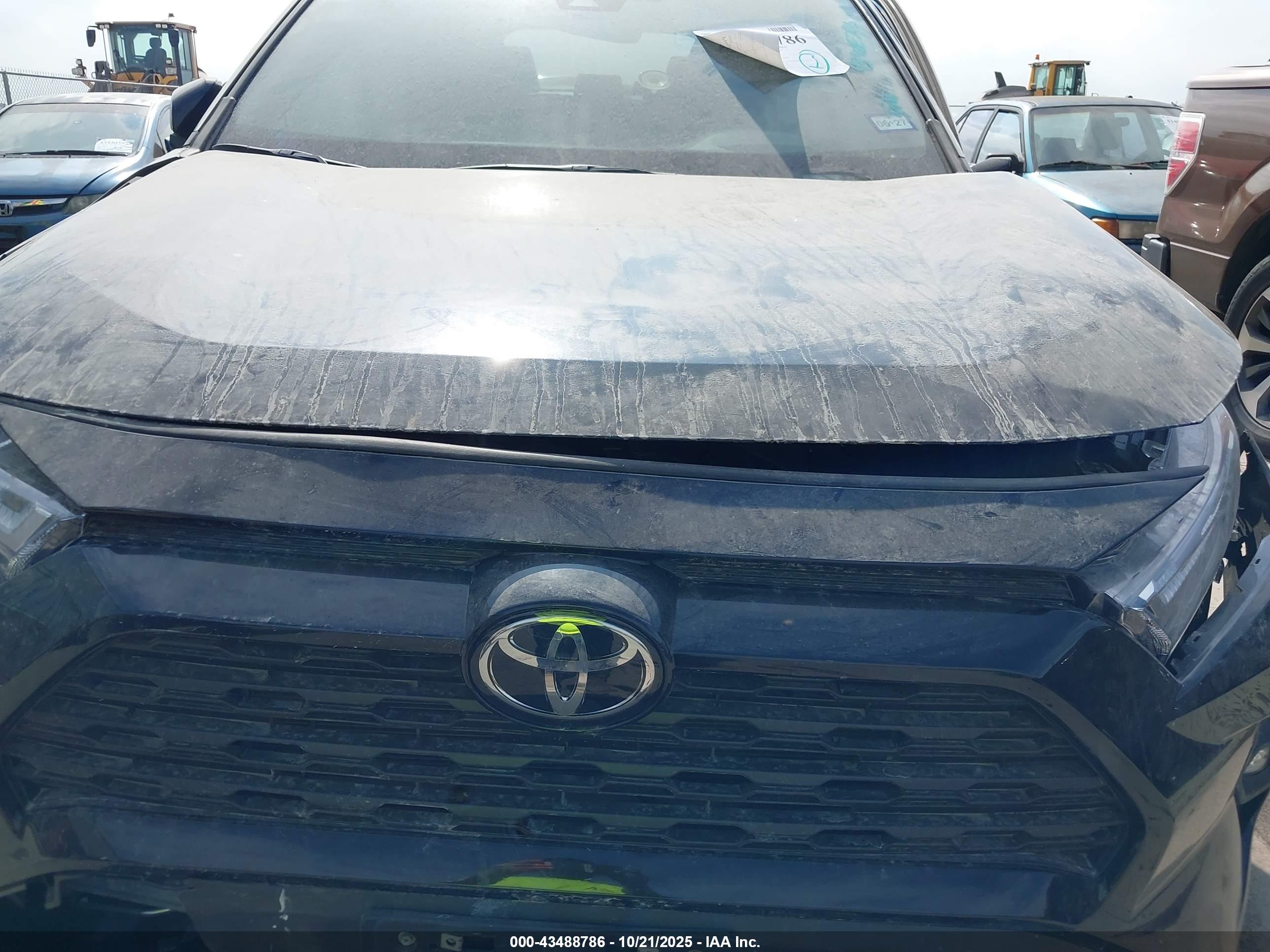 TOYOTA RAV4 image 10